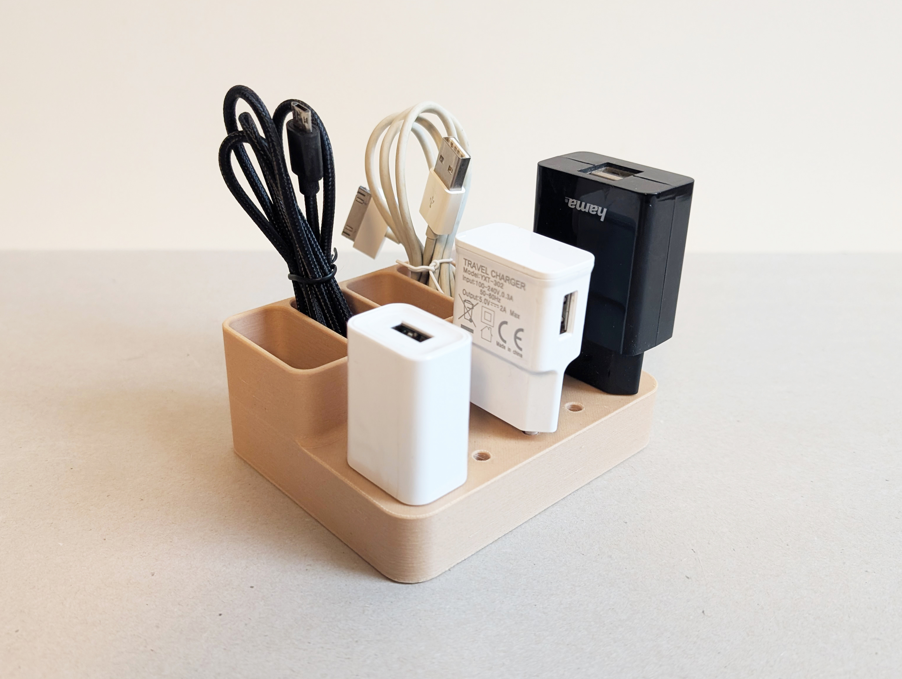 Cable Management: SMALLER Organizer for USB cables & chargers EU/US/UK - 5 slots | REMIX