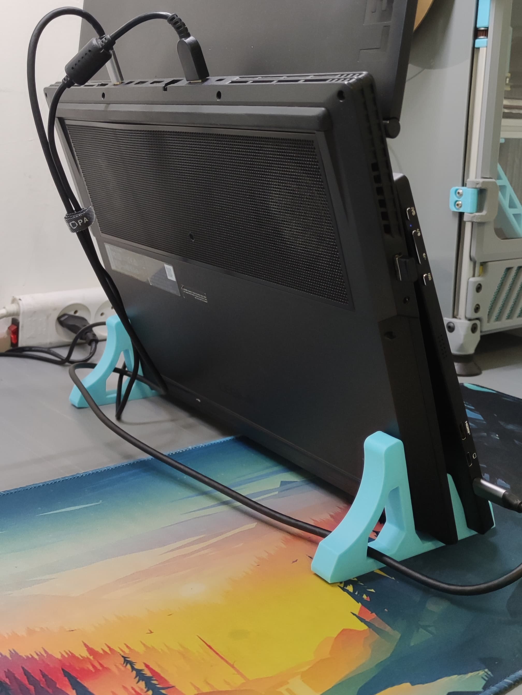 Laptop and portable-monitor vertical stand - photo 3