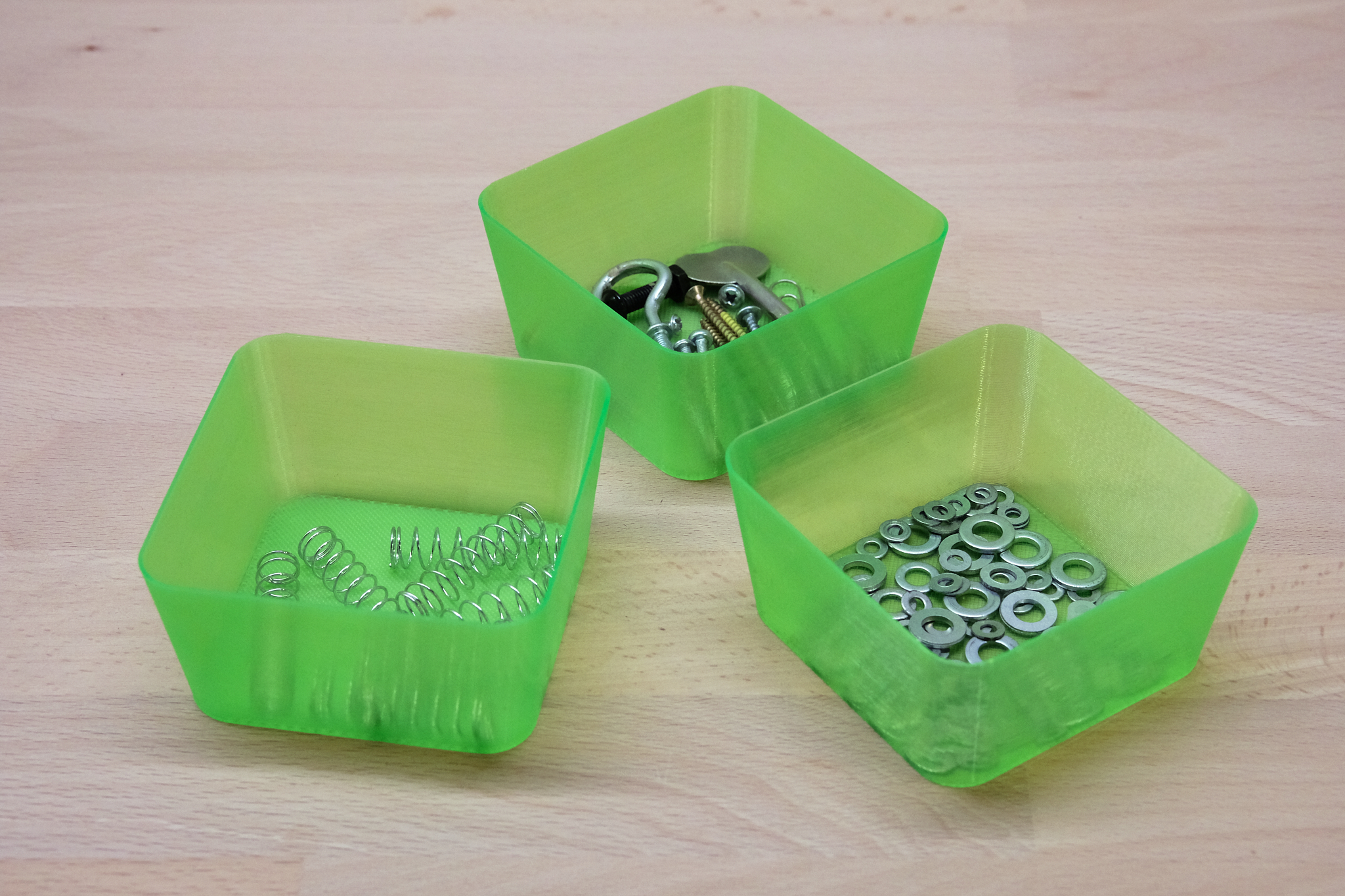 Stackable tray for small parts