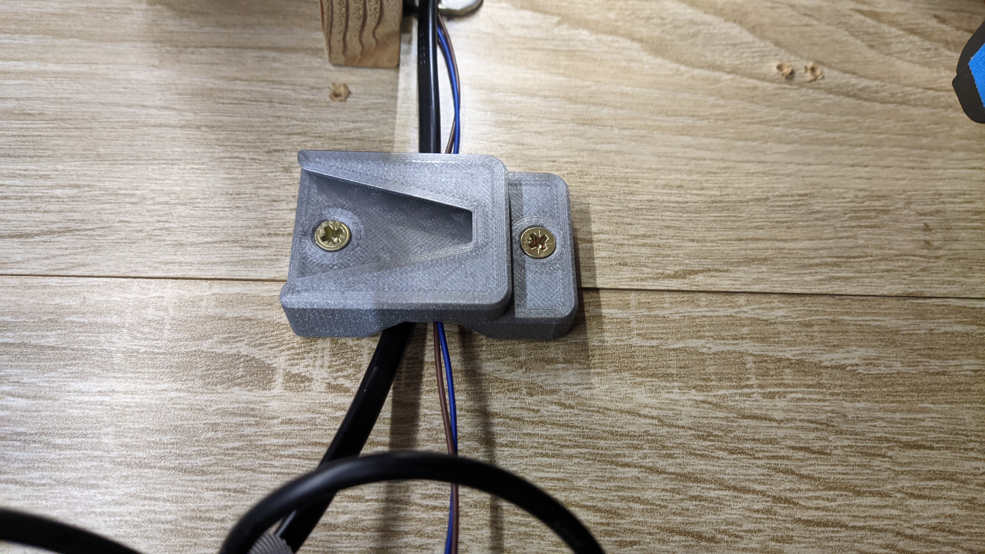 V-mount battery wall mount/storage