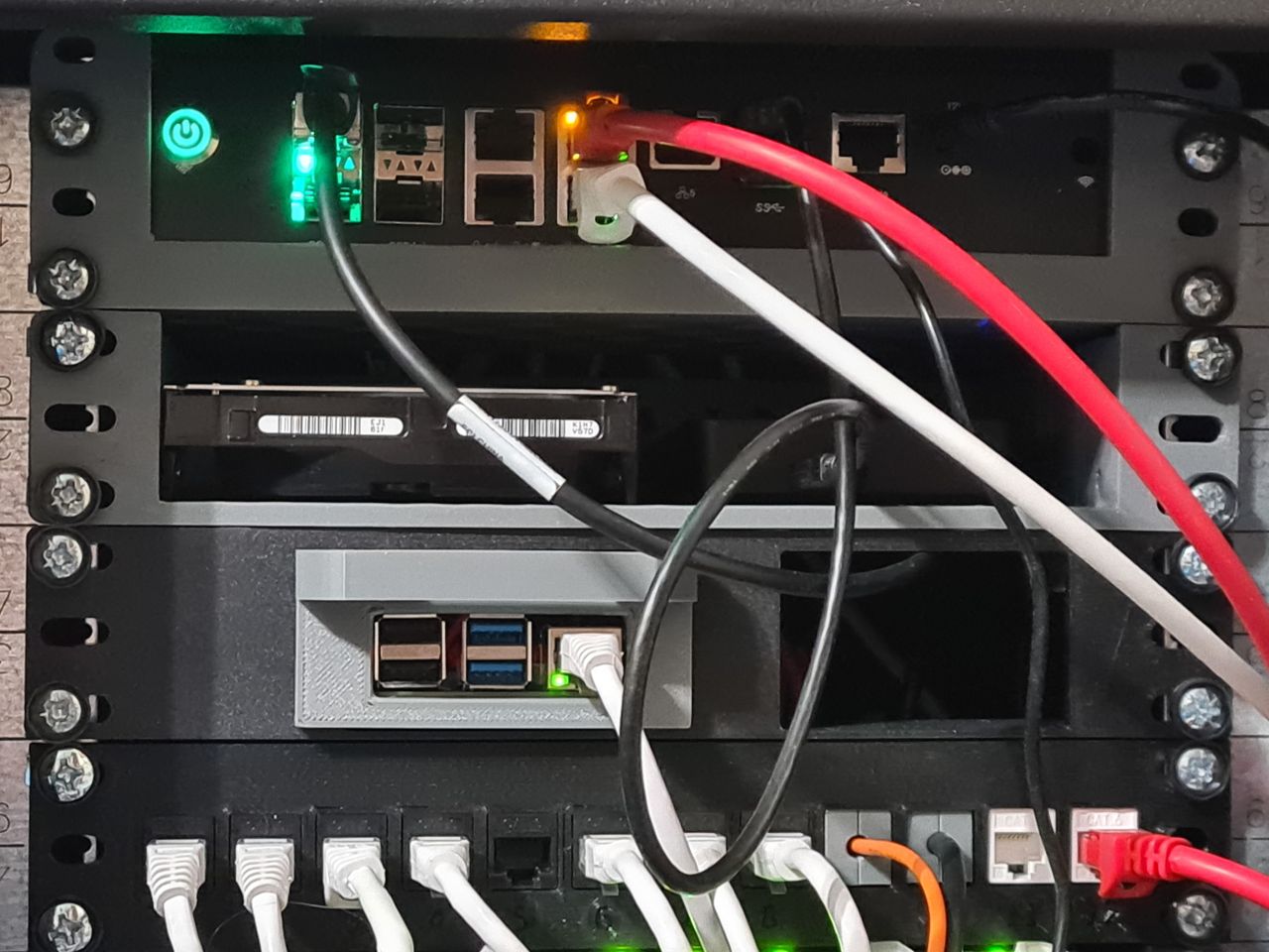 10" inch rack shelf for server/PC Qotom series Q203* in New design (for example Qotom Q20331G9)