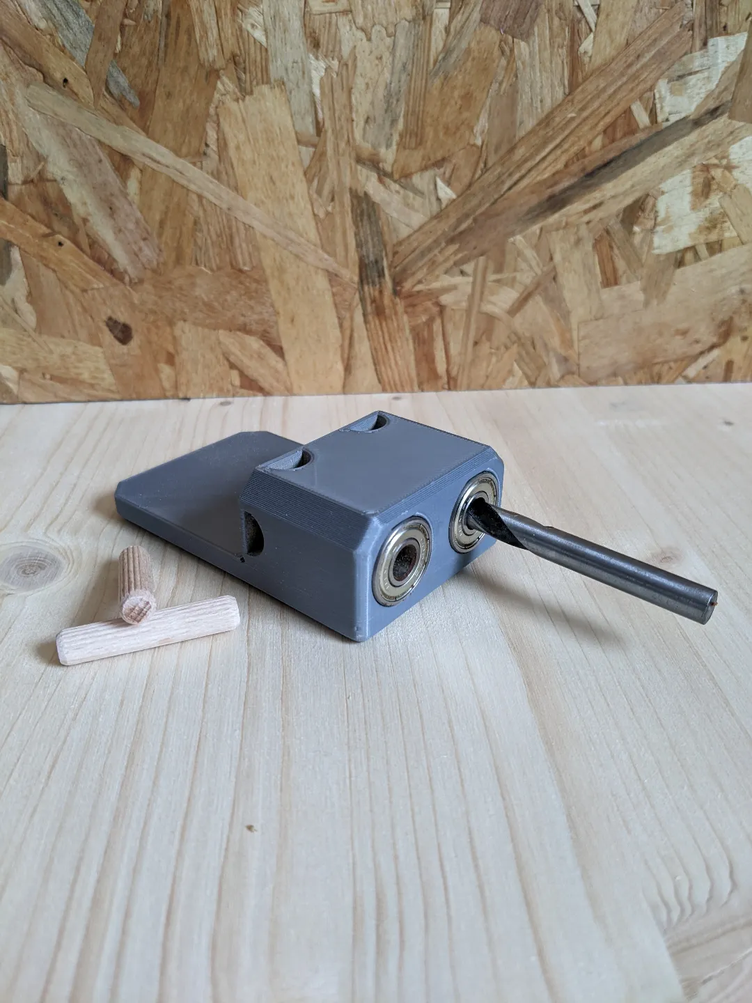 Woodworking doweling jig