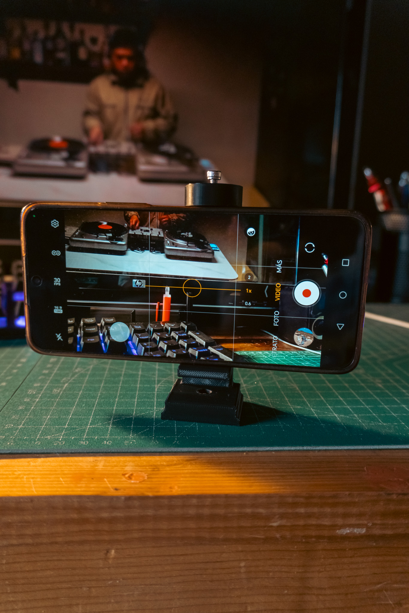 VERY SIMPLE tripod phone clamp - photo 4