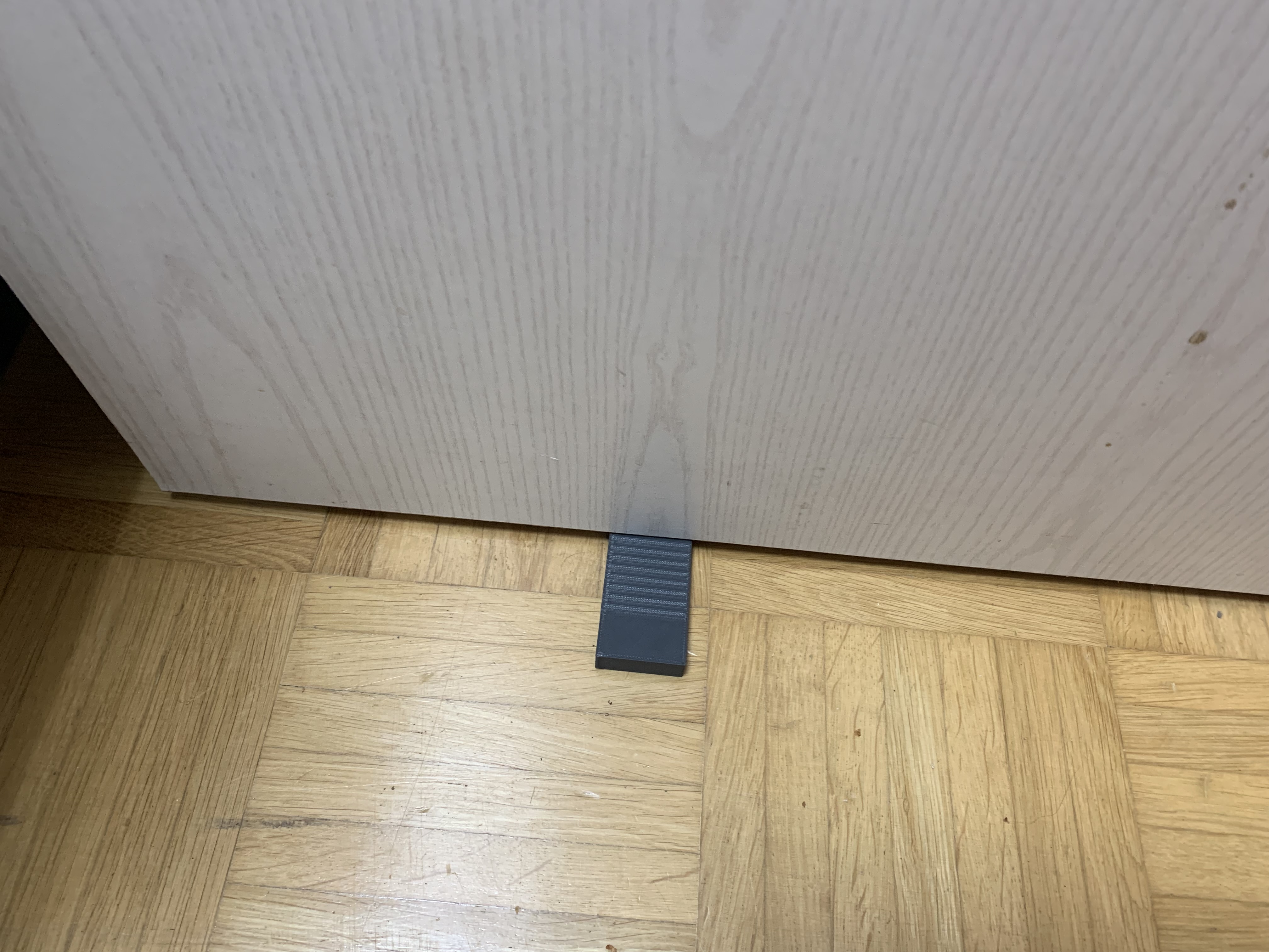 Door holder with bracket - photo 3