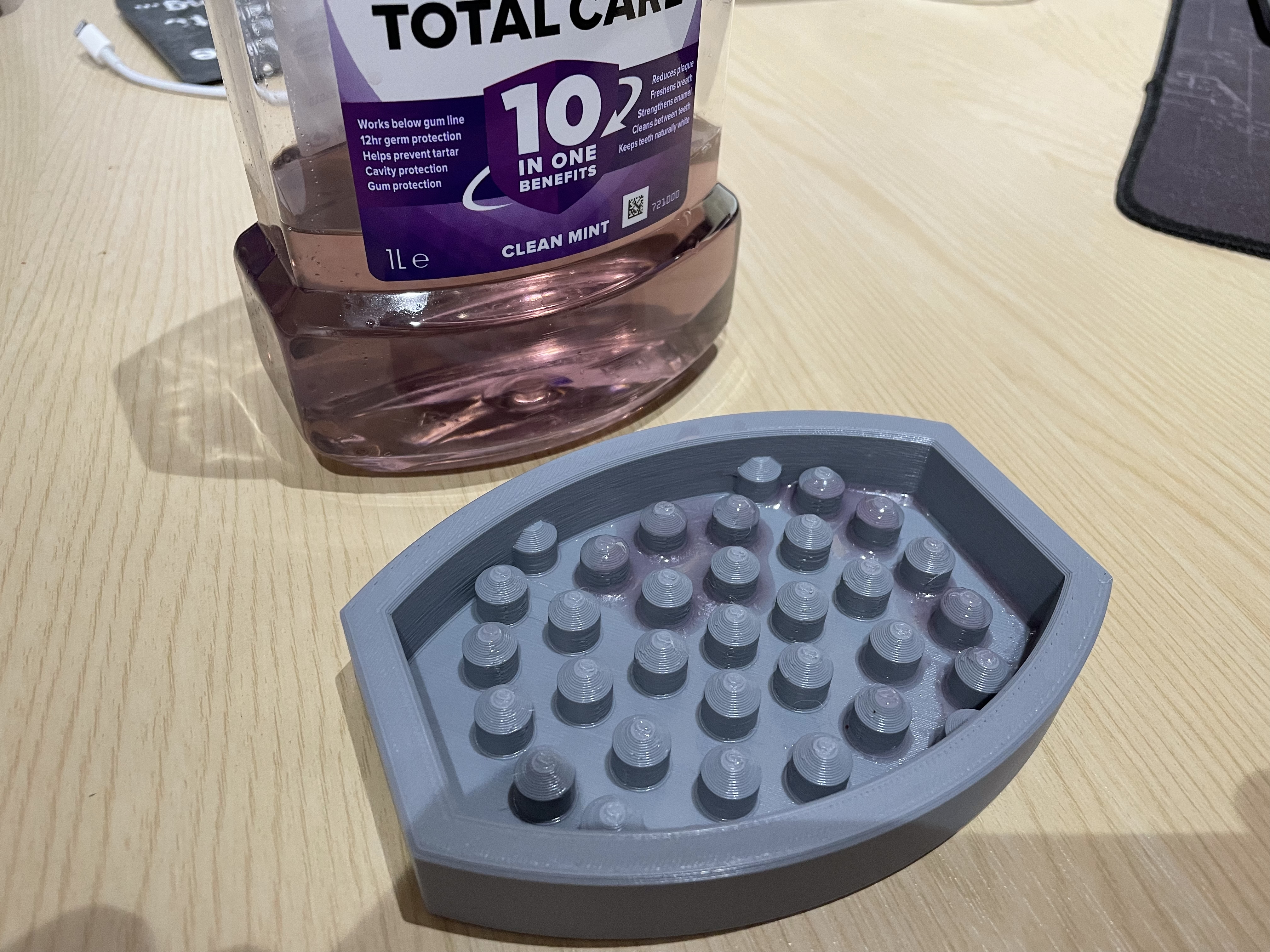 A drip tray for a 1L Listerine mouthwash bottle - photo 2