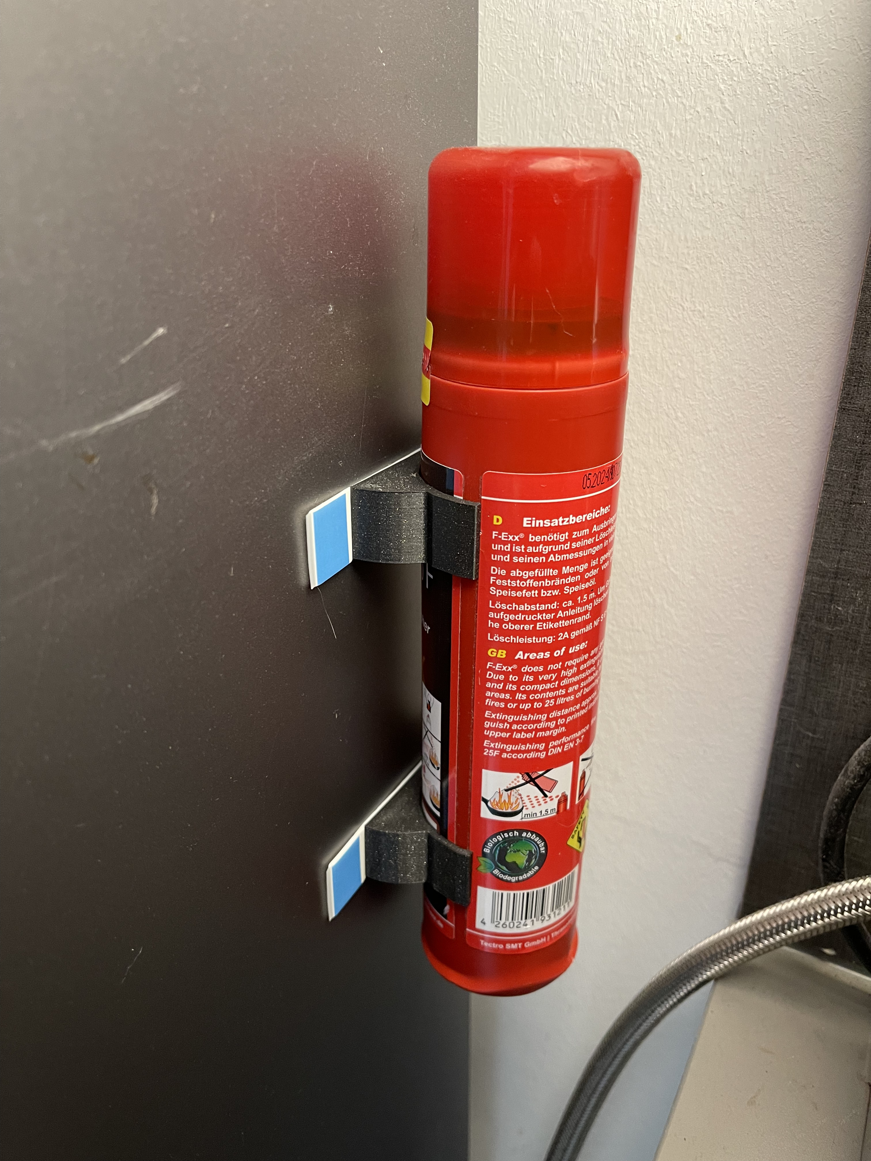 Adhesive Kitchen Fire Extinguisher Holder (5cm Diameter)