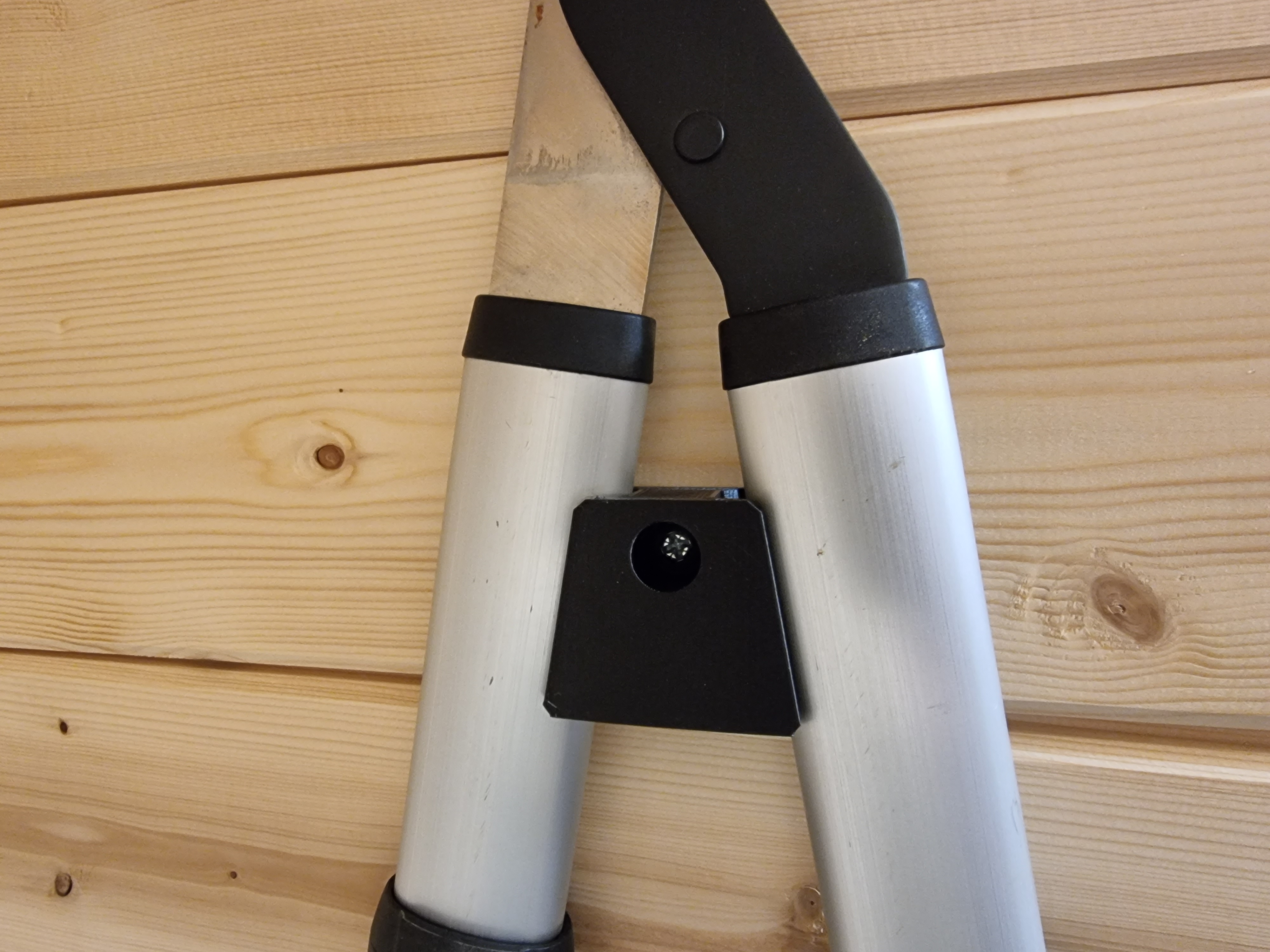 Lopper / Trimmer wall mount