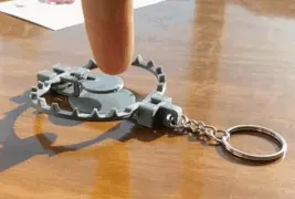 Mini bear trap keychain remix - photo 4