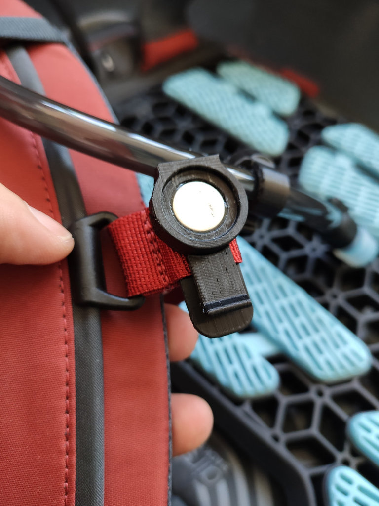 Hydration tube magnetic clip - photo 2