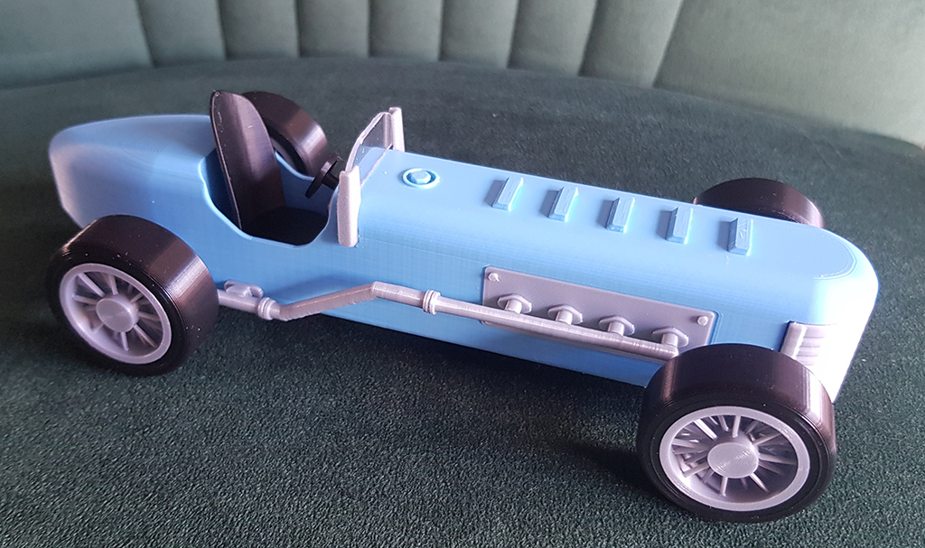 Racing car