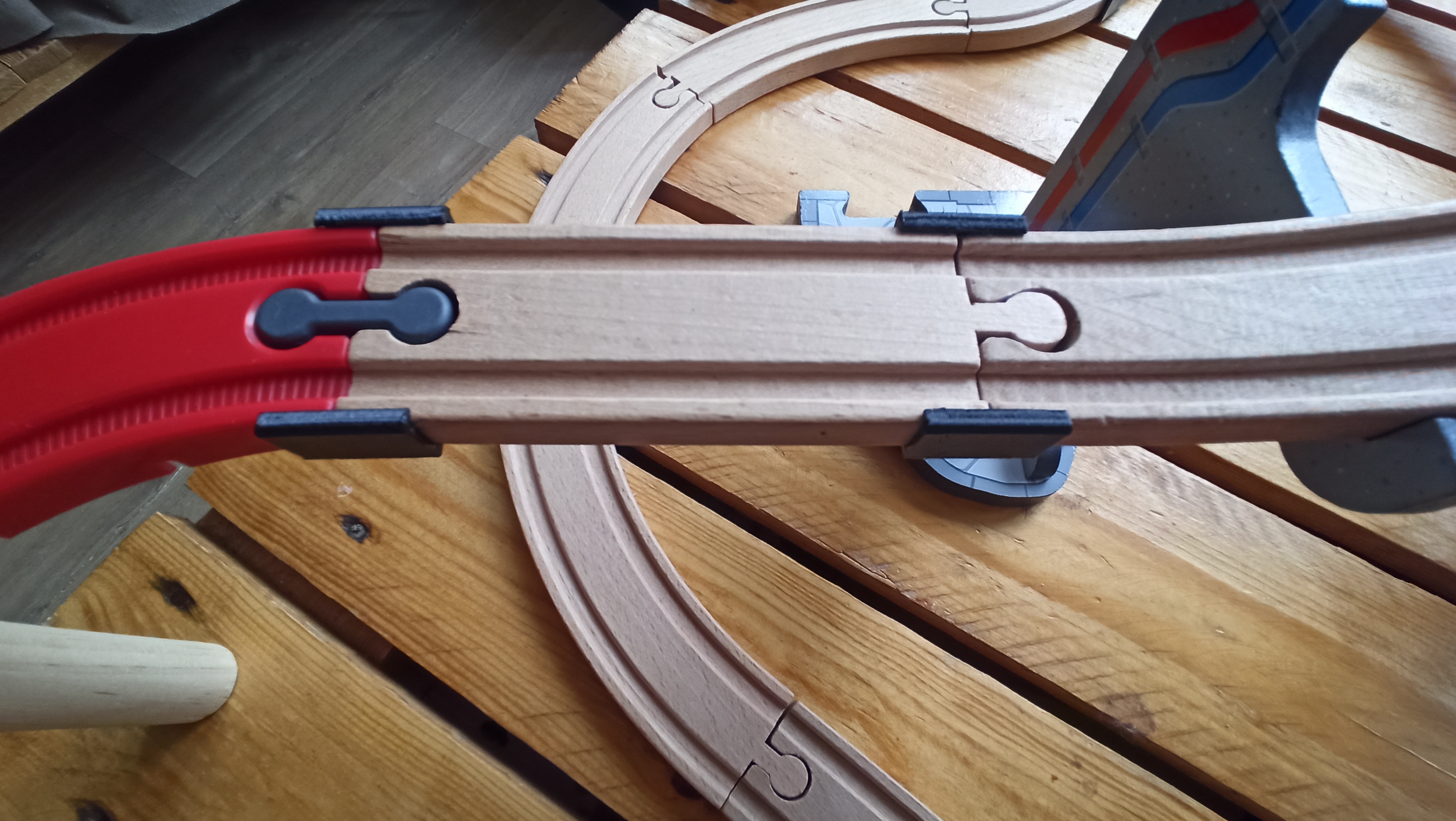 Wooden tracks clip - photo 2