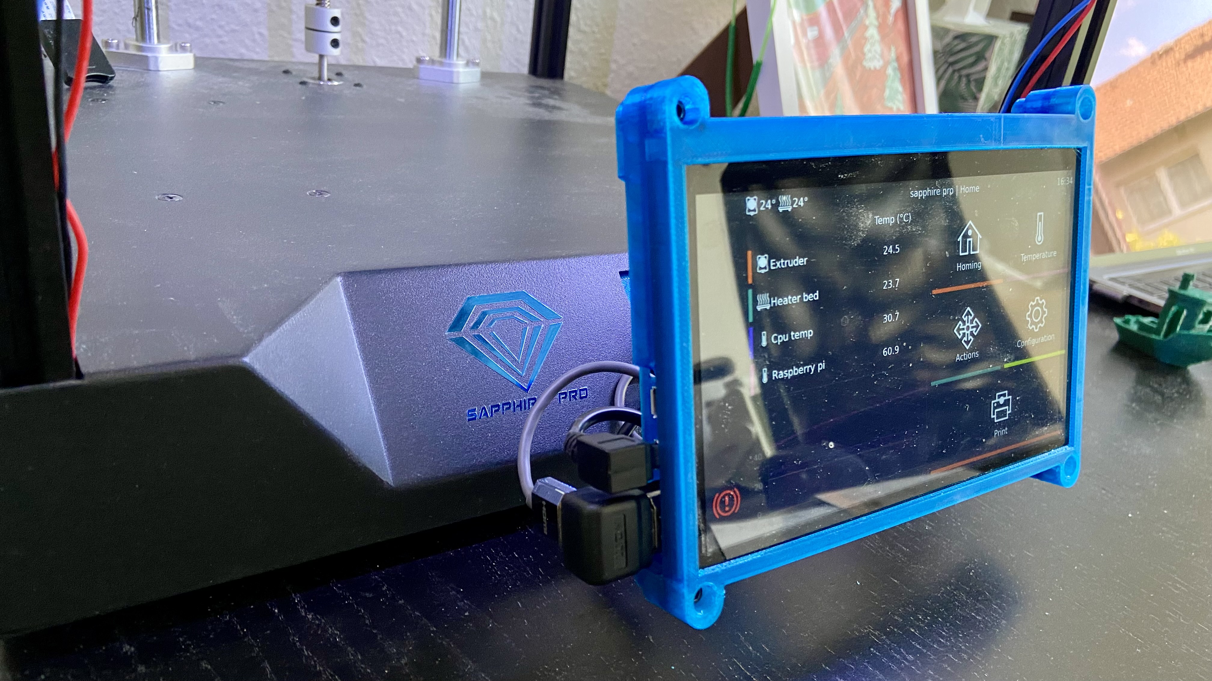 Sapphire Pro Articulated Display Mount /Holder