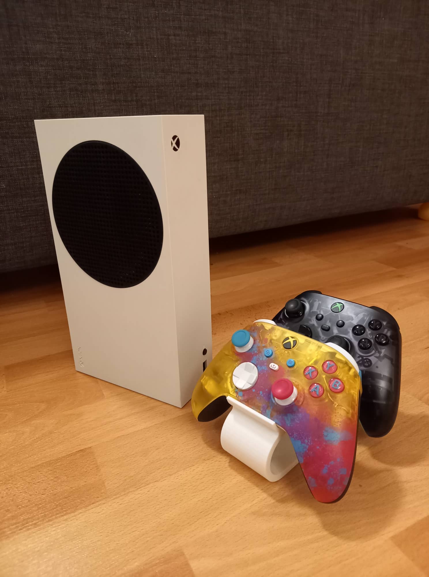 Dual Xbox controller holder / stand - photo 3