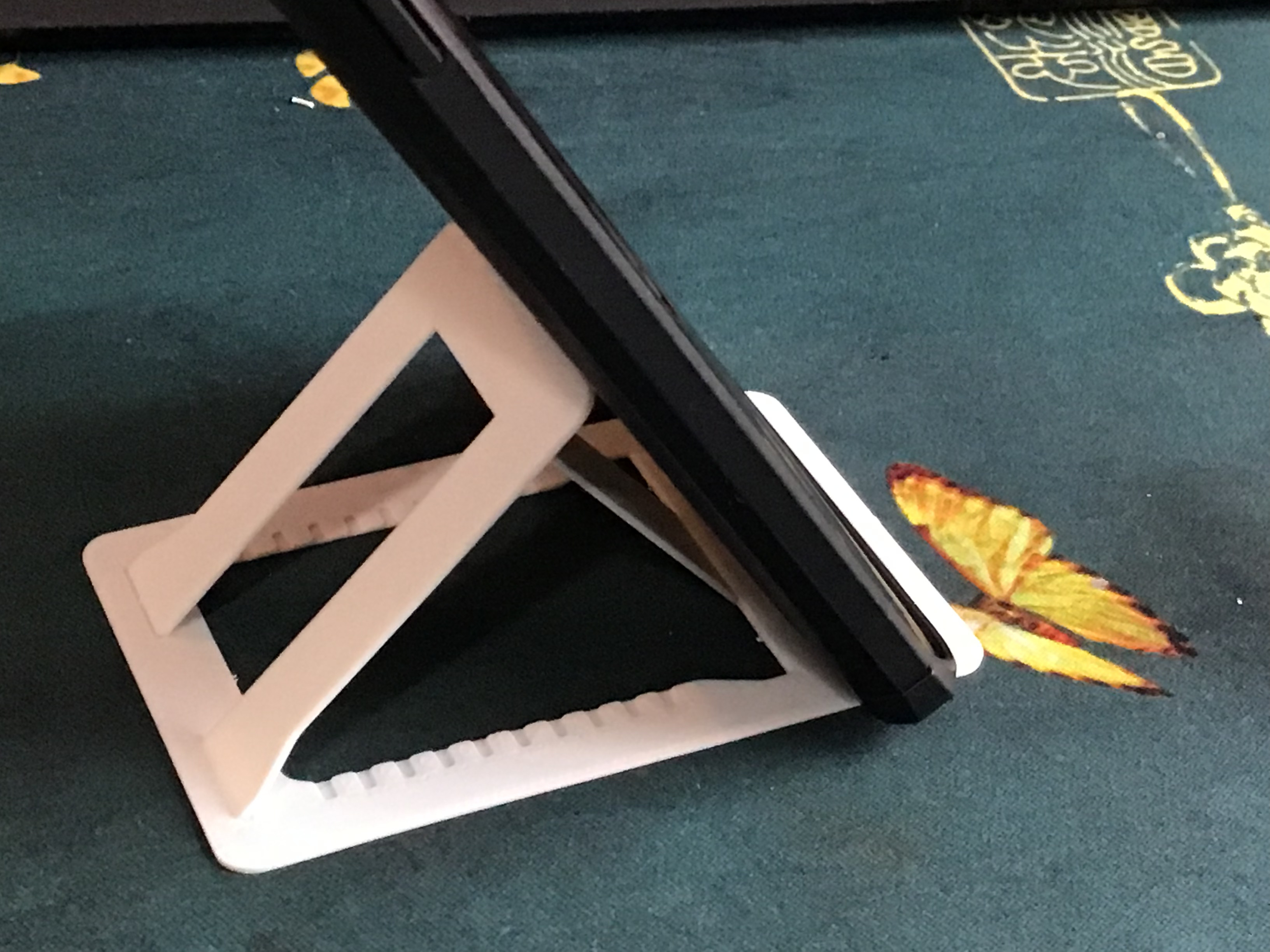 0.8mm thin adjustable credit card phone stand - photo 3