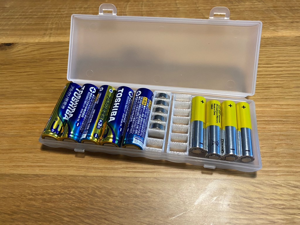 LR44 storage