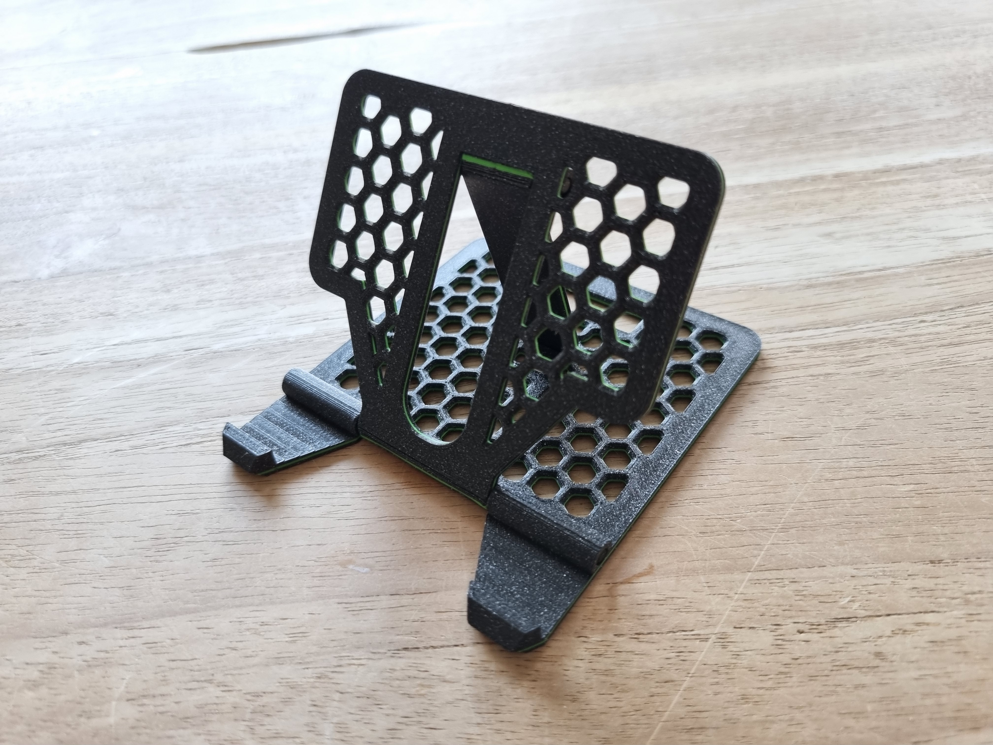 Print in place, foldable, adjustable, multicolor honeycomb phone holder
