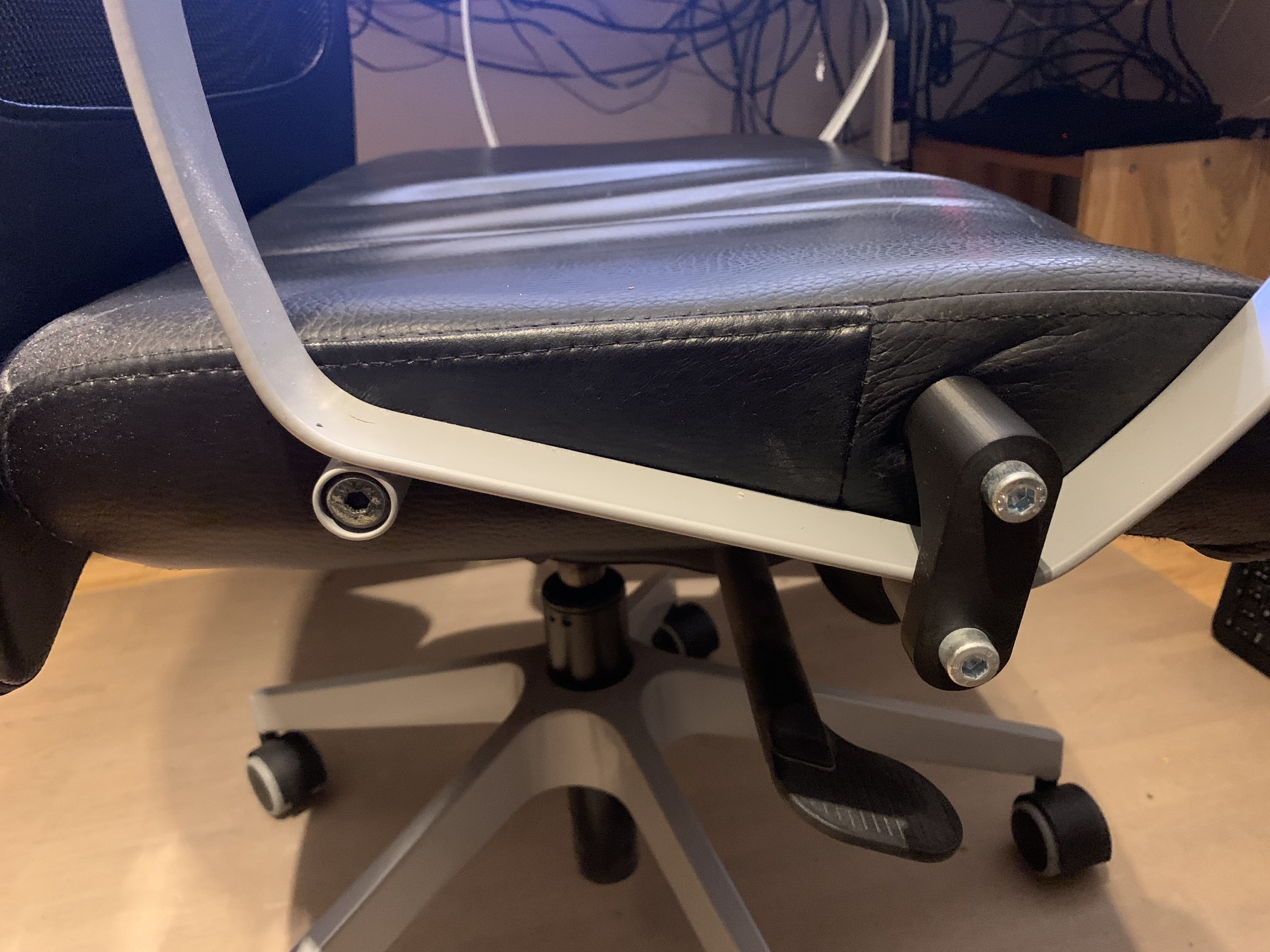 Ikea Markus Armrest lowering bracket - photo 2