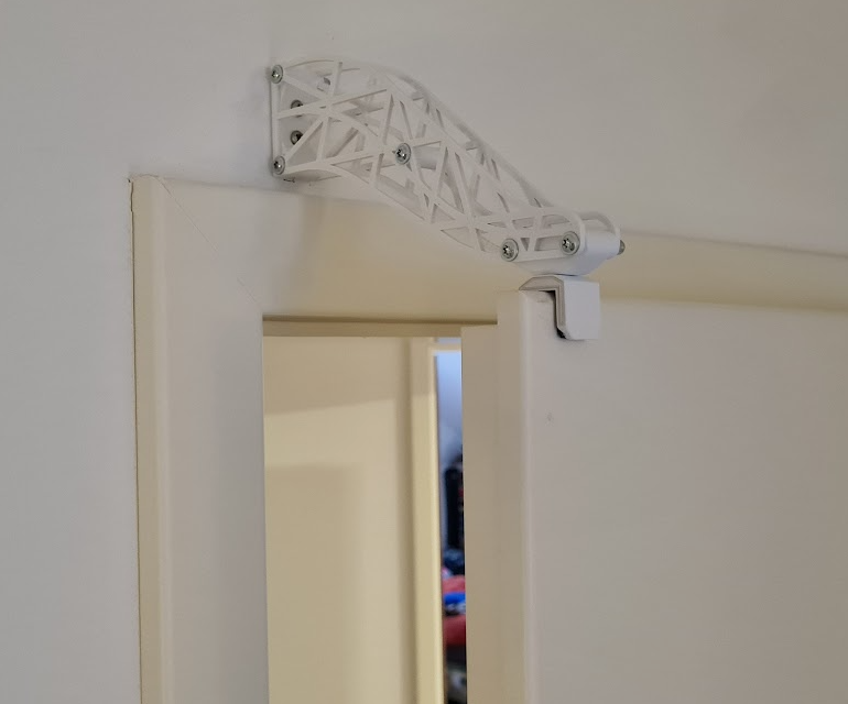door stopper for cats (defined gap)
