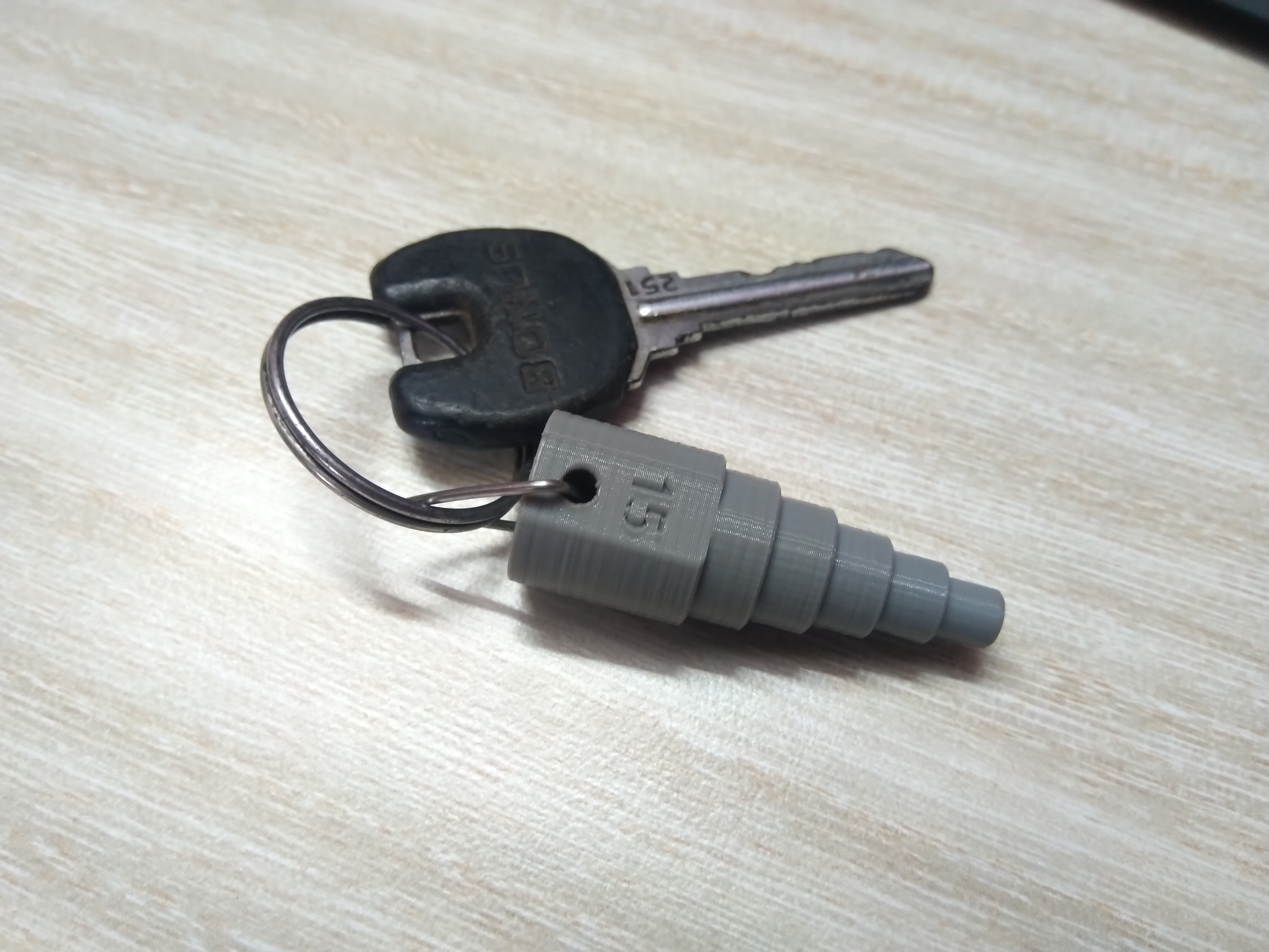 Hole diameter measuring keychain