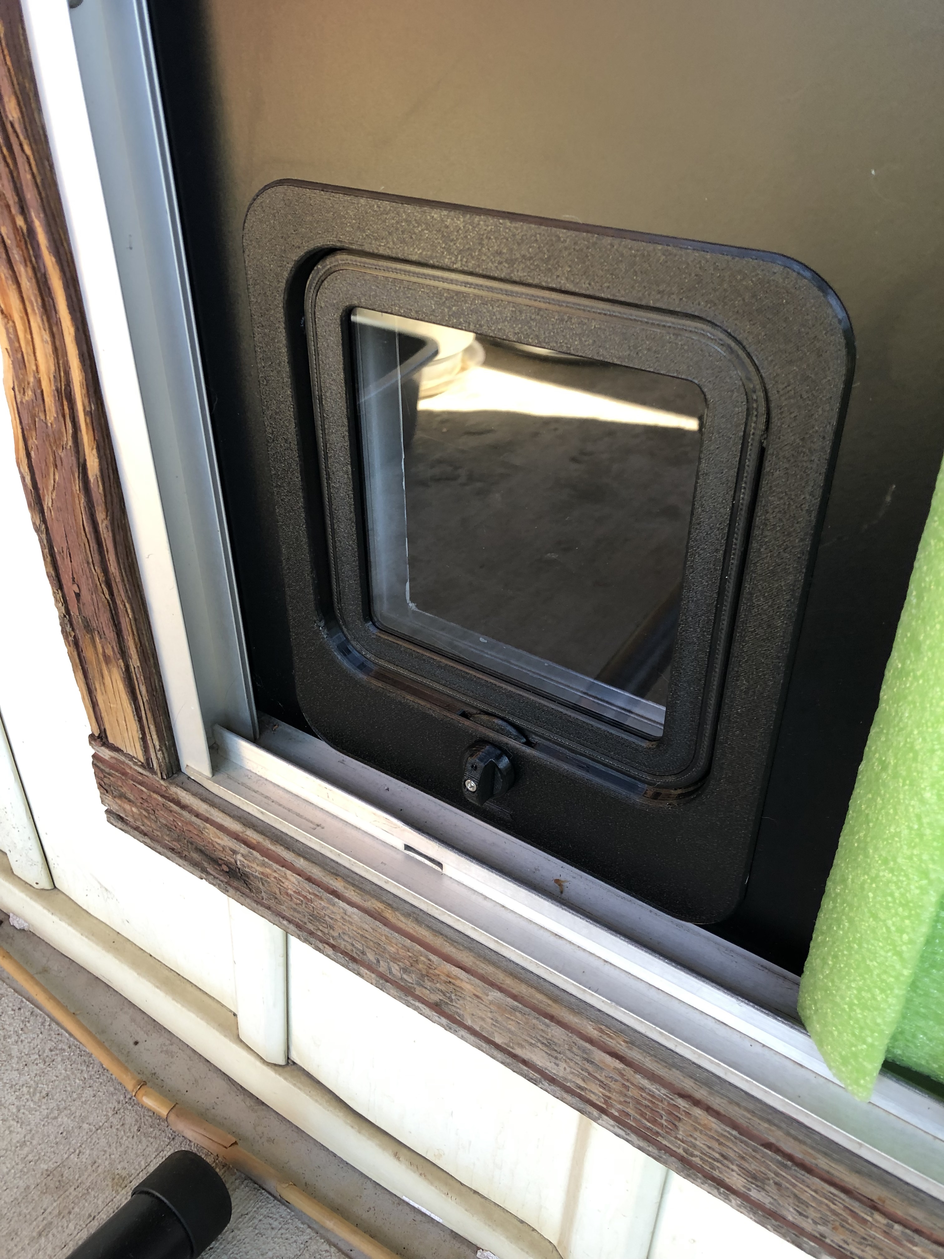 Pet Door with 4-Way Latch & Magnetic Door Return V1 - photo 2