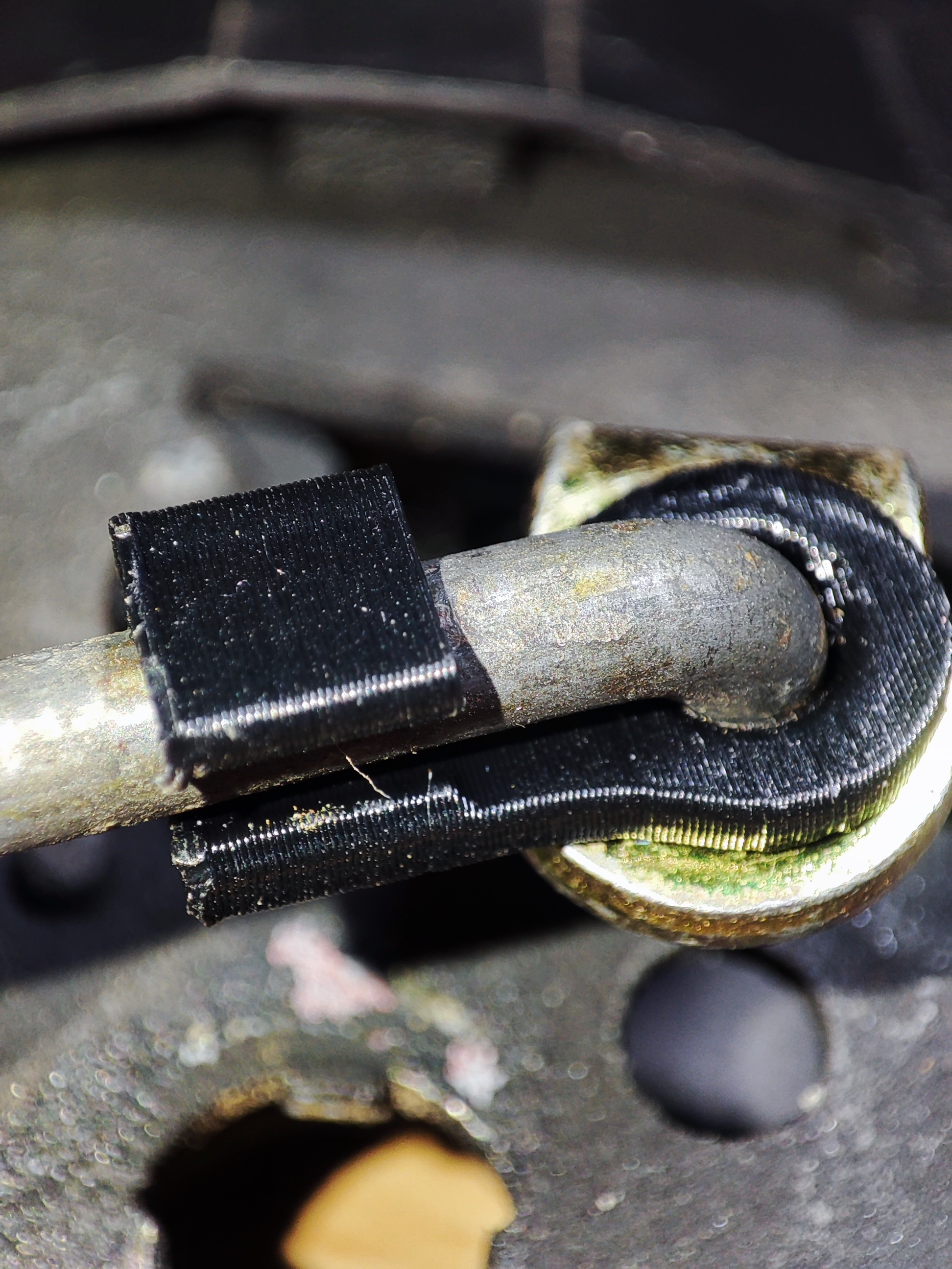 Door or trunk rod clip