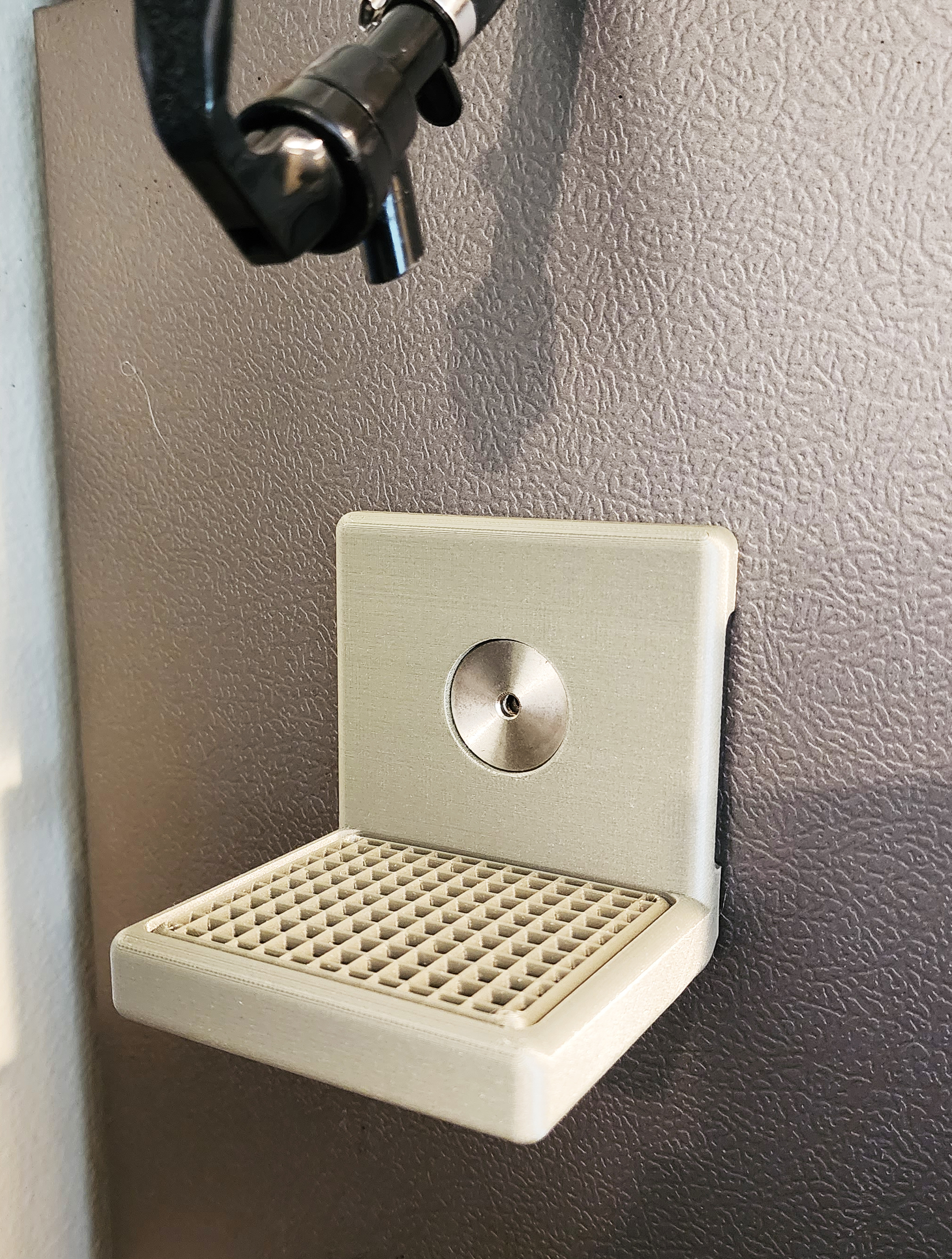 🌢 Drip Tray for Walls - Uses Magnet/Screw - photo 2