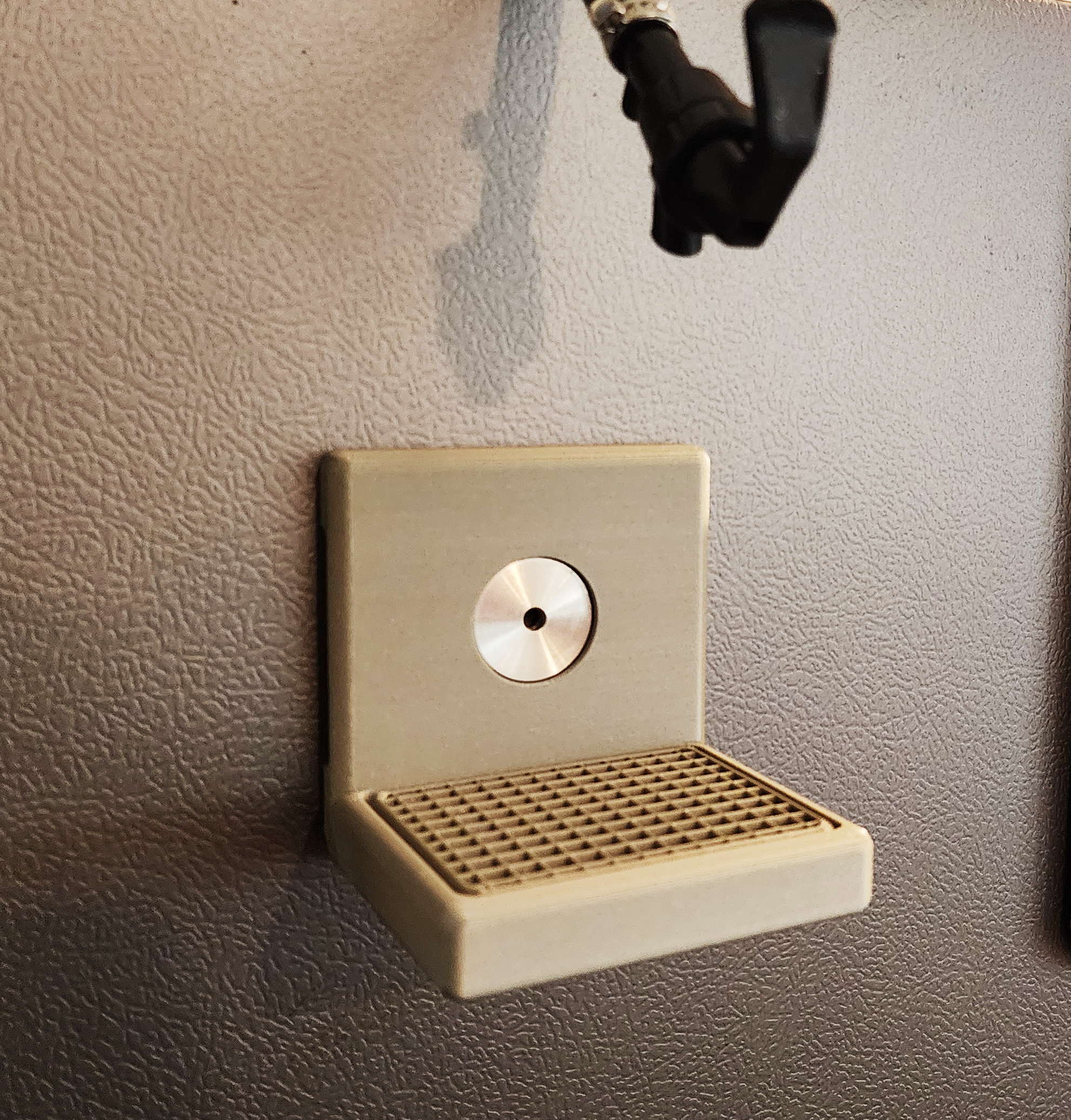 🌢 Drip Tray for Walls - Uses Magnet/Screw - photo 4