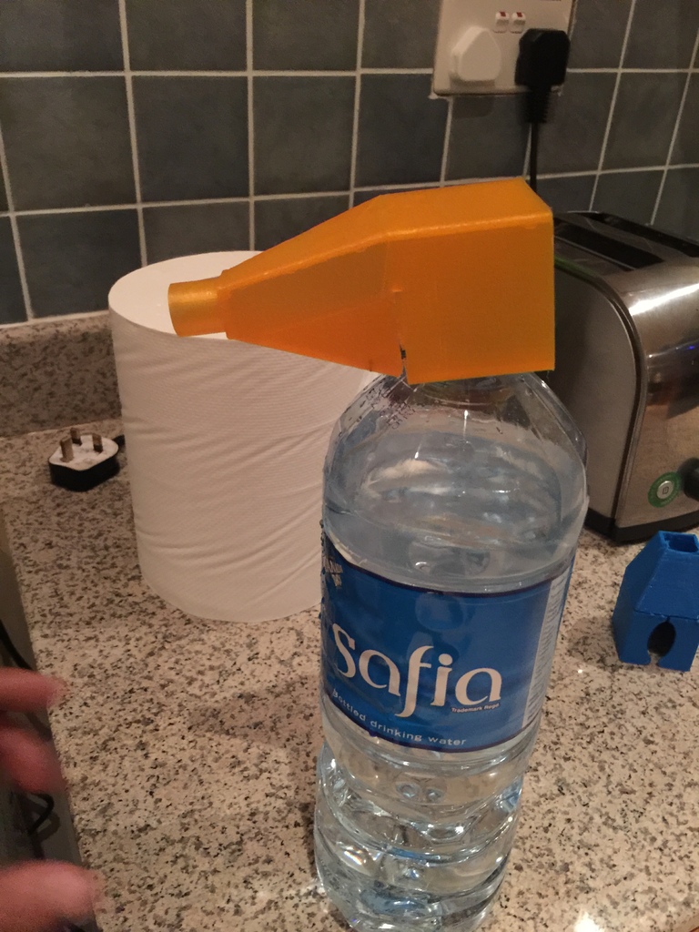 liquid spill tool design for any bottle plug and pour  for your kitchen and your vehicle - photo 2