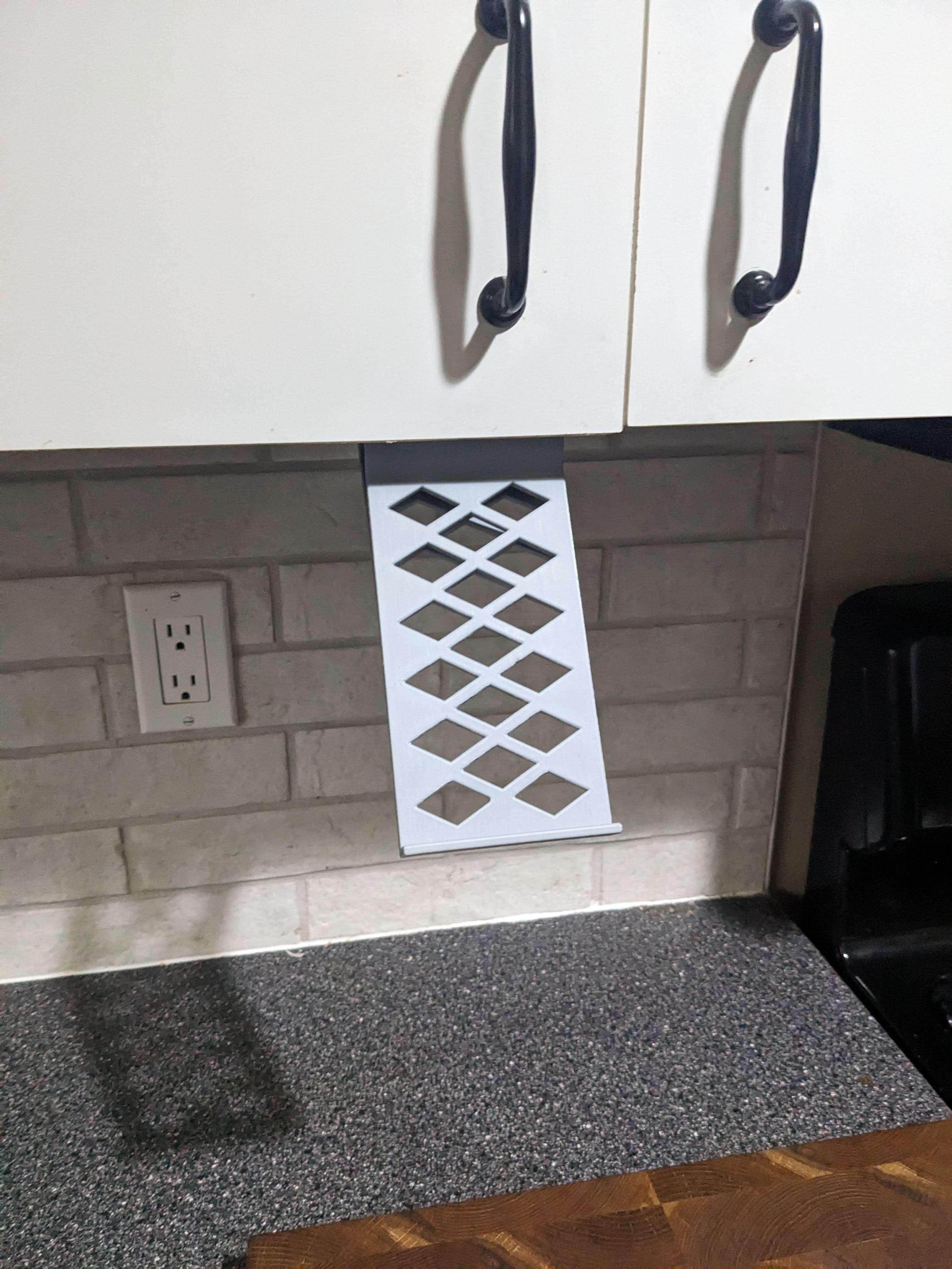 Kitchen Cabinet Phone Mount - photo 3