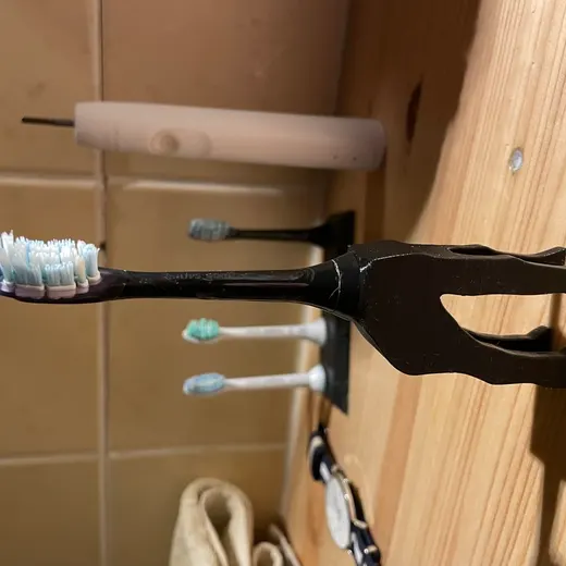 Giraffe toothbrush holder