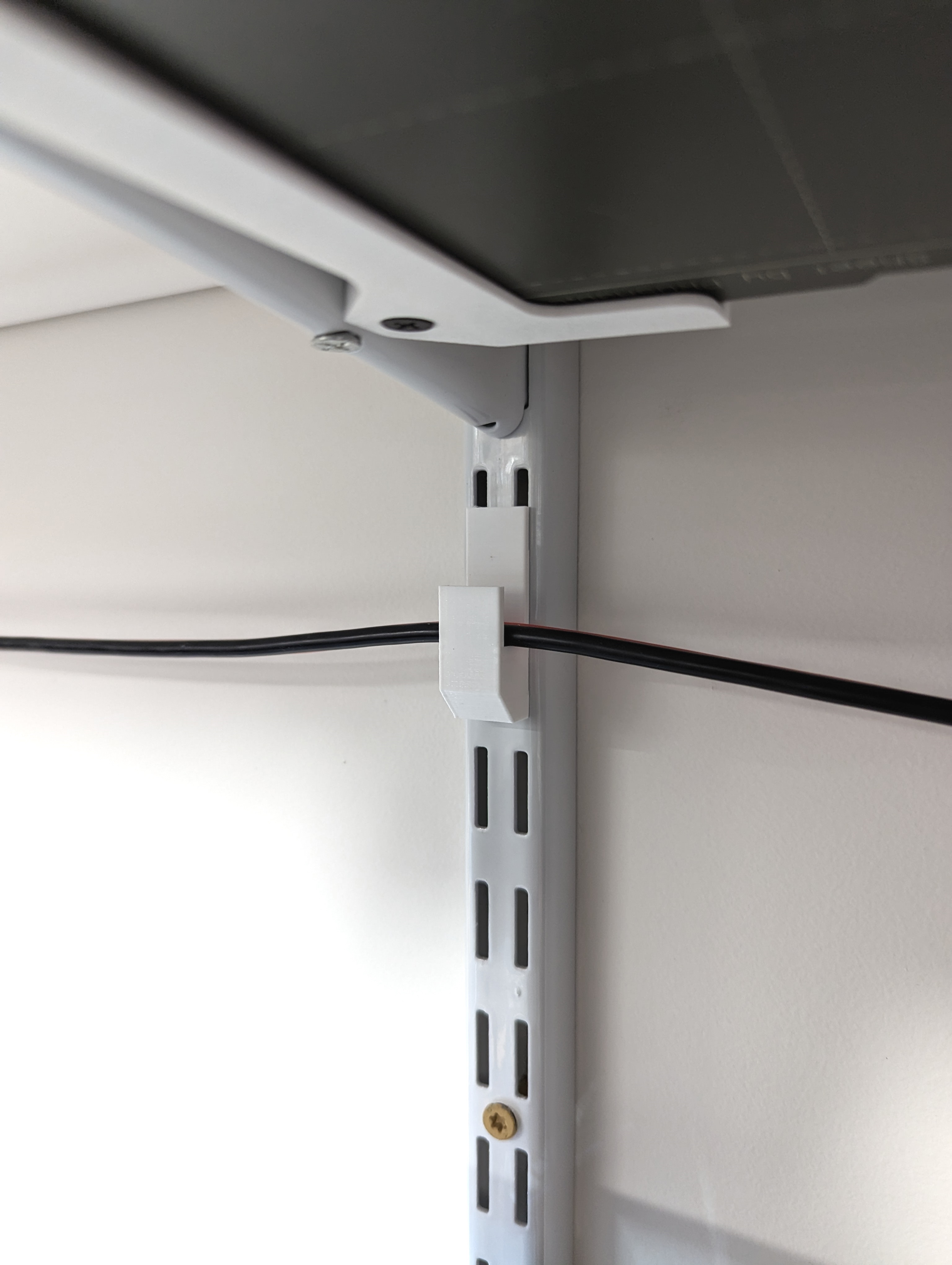 Dual track shelf hanger