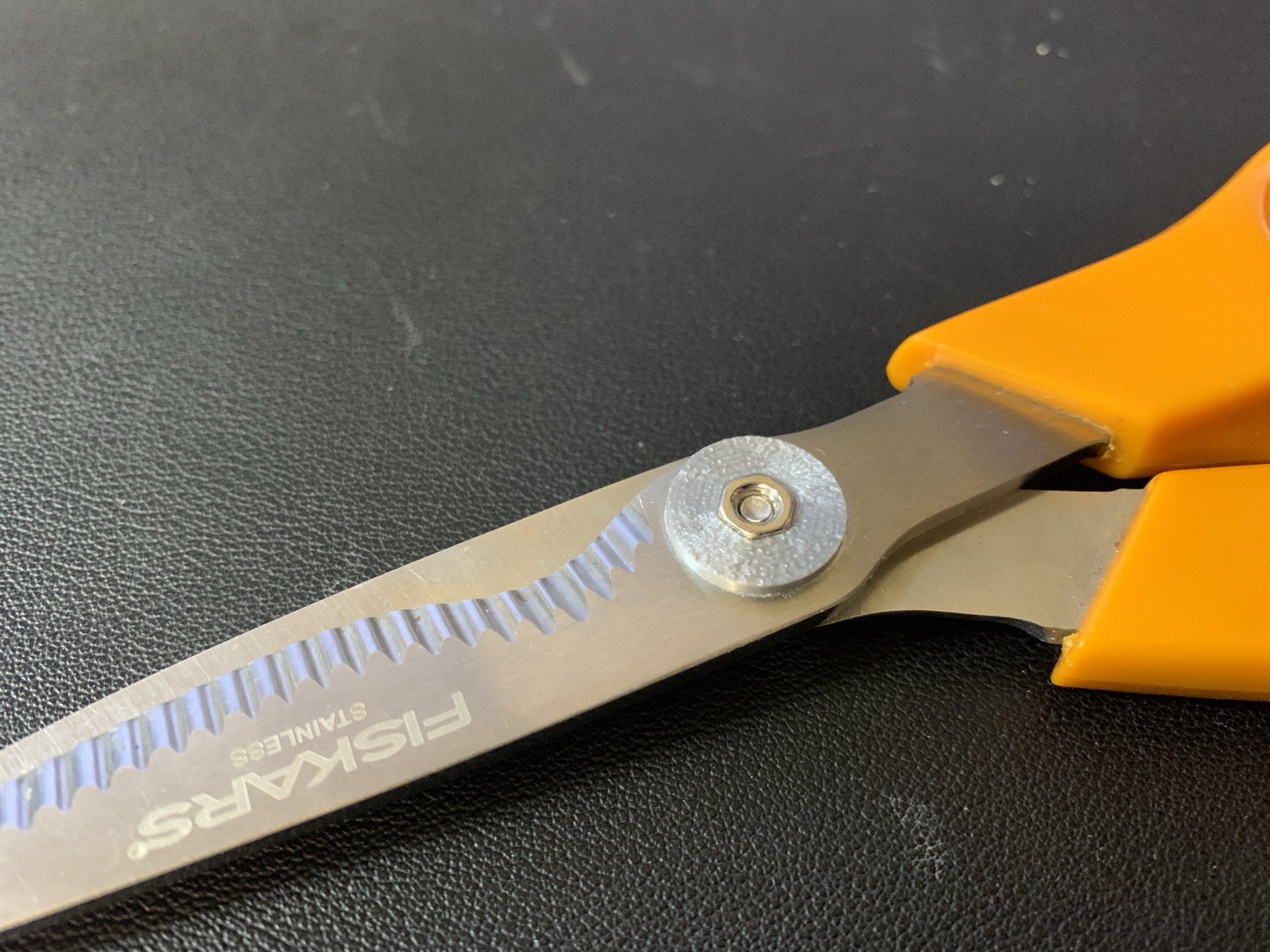 nut retainer for fiskars gardening/kitchen shears