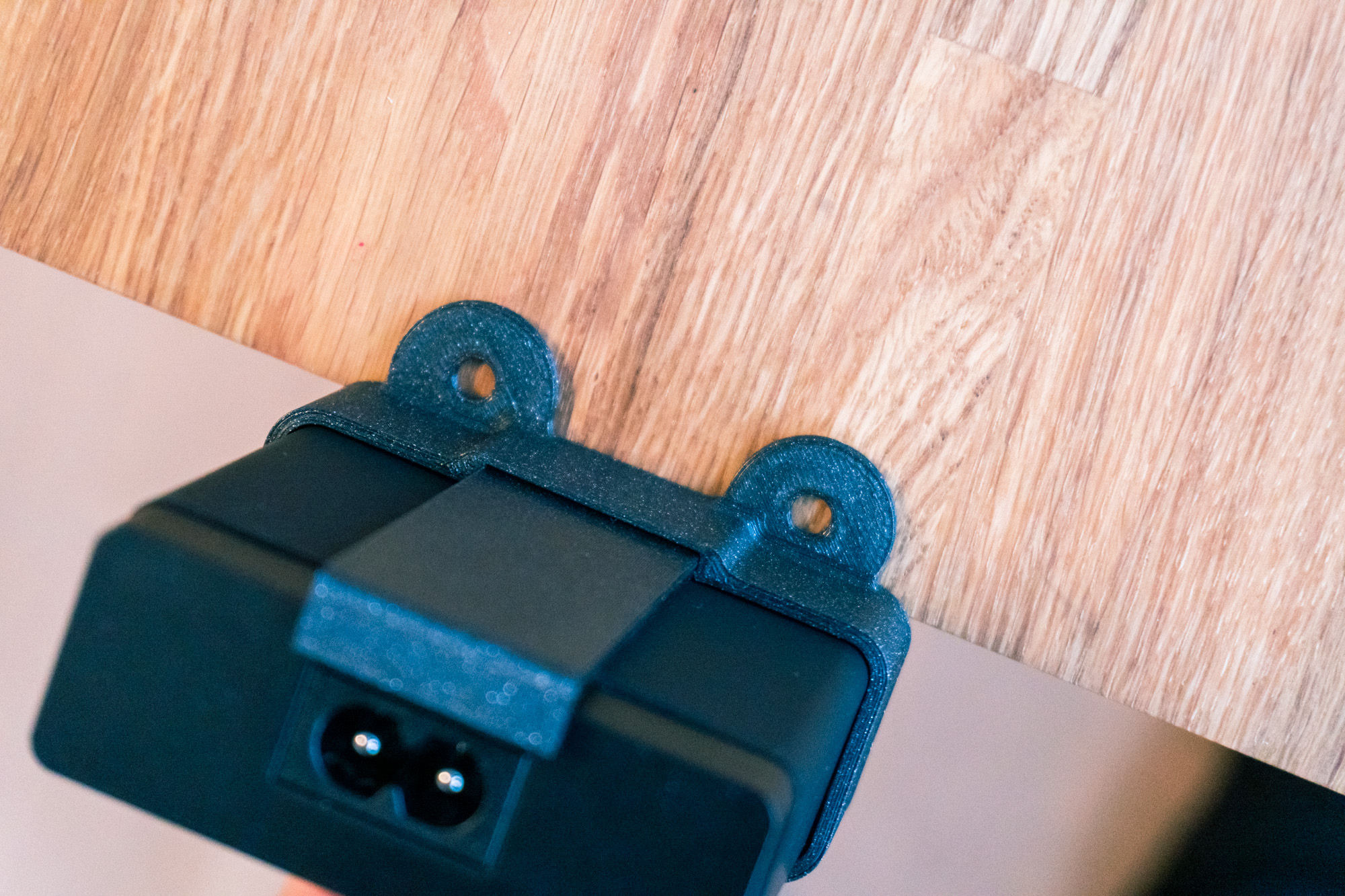 Desk mount for Anker PowerPort 6 USB charger - photo 2