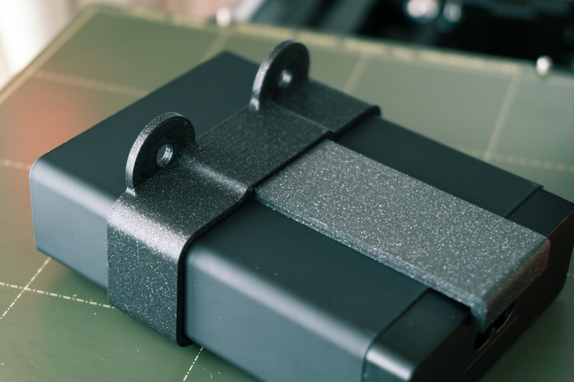 Desk mount for Anker PowerPort 6 USB charger - photo 3