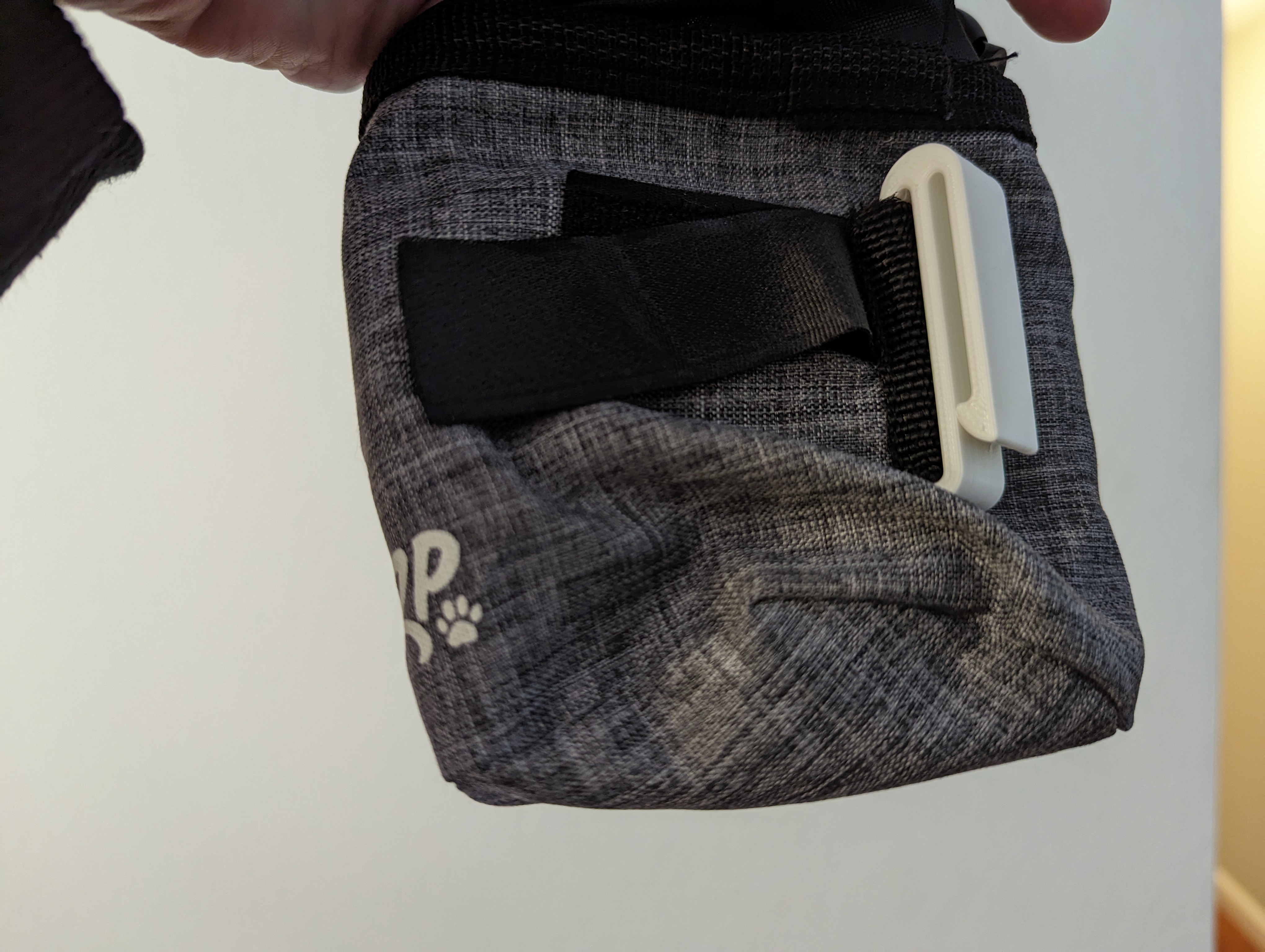 ZippyPaws dog treat bag replacement belt clip - photo 2