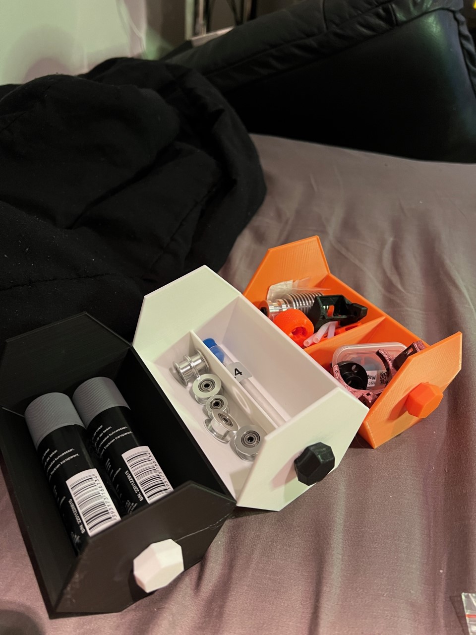 Insets Hexabox (modular and interlocking storage system)