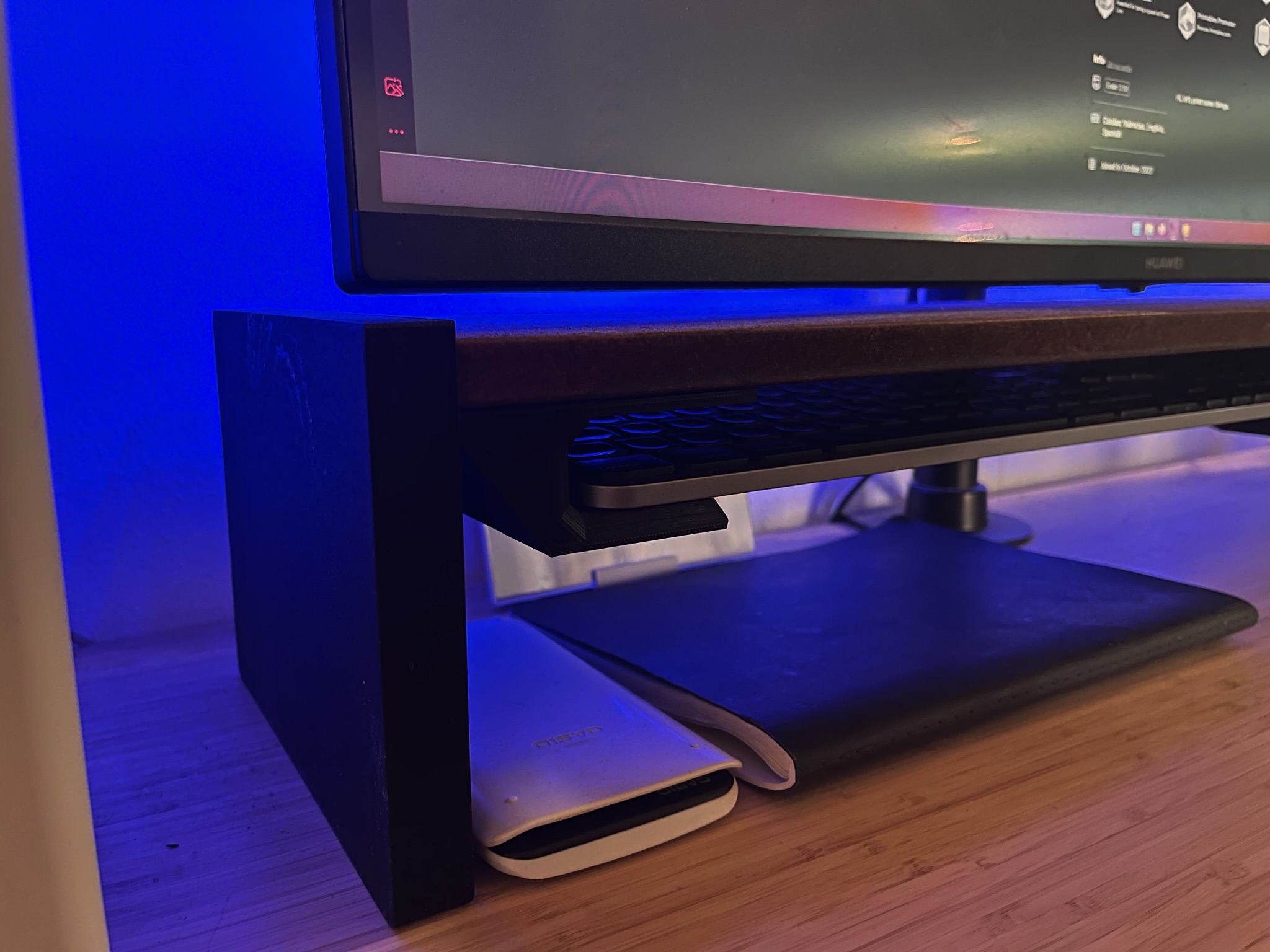 Desk stand shelf for organizing