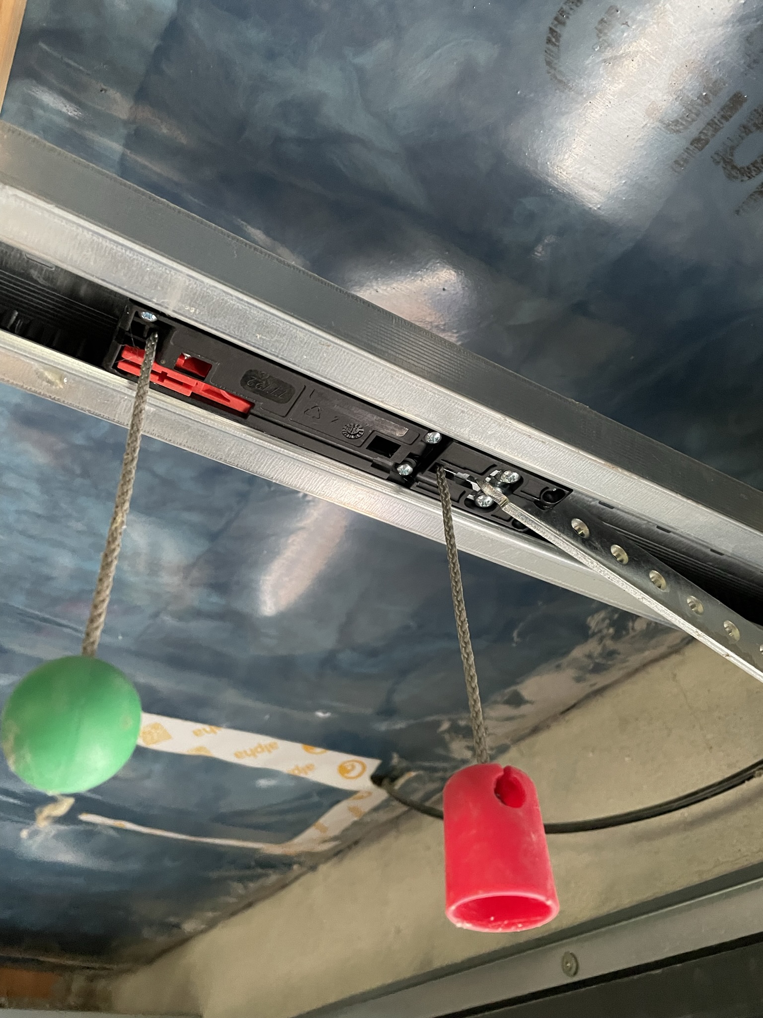 Lindab garage door sensor bracket - photo 3