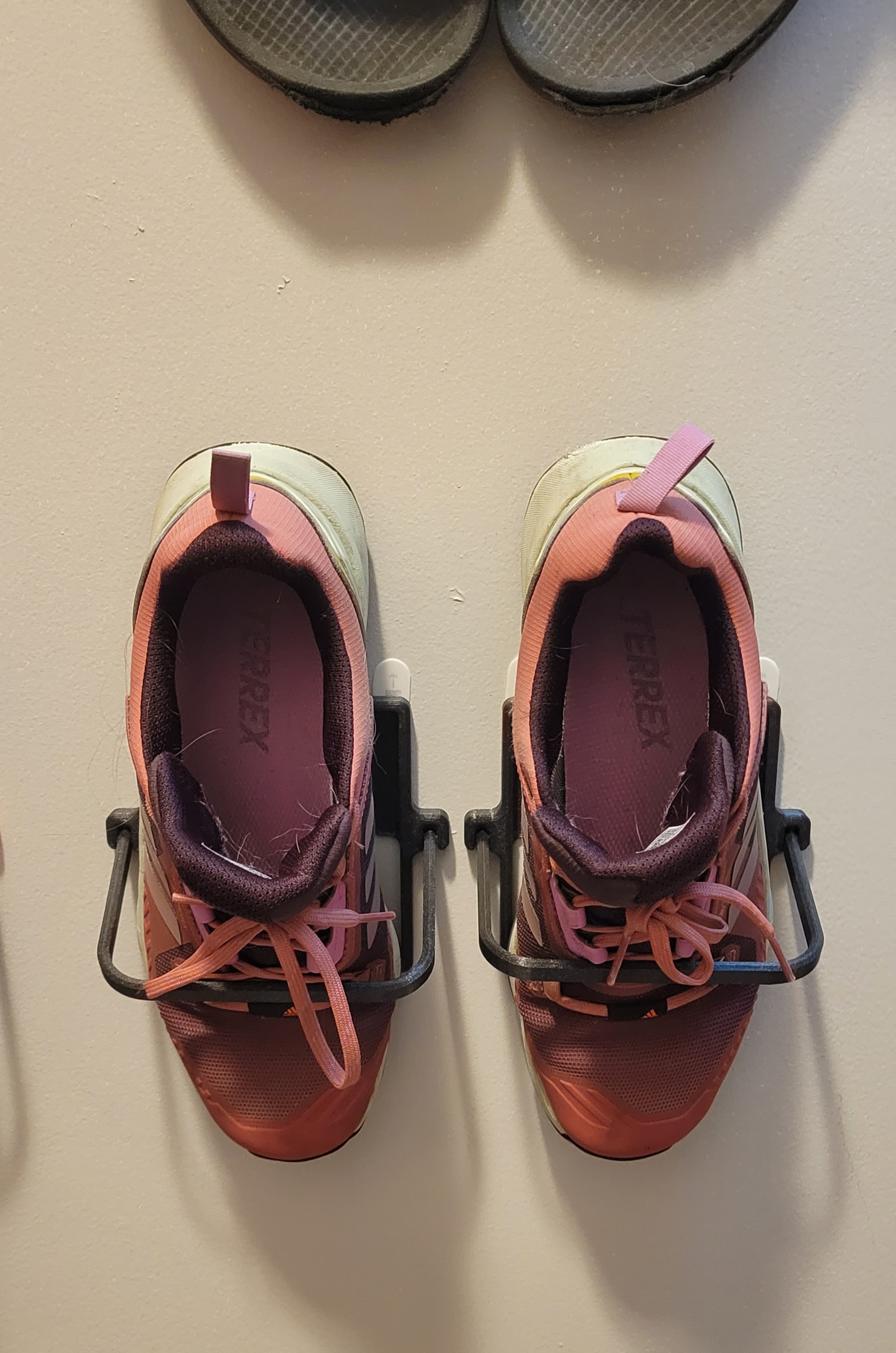 Shoe wall mount, Command Strip - photo 2
