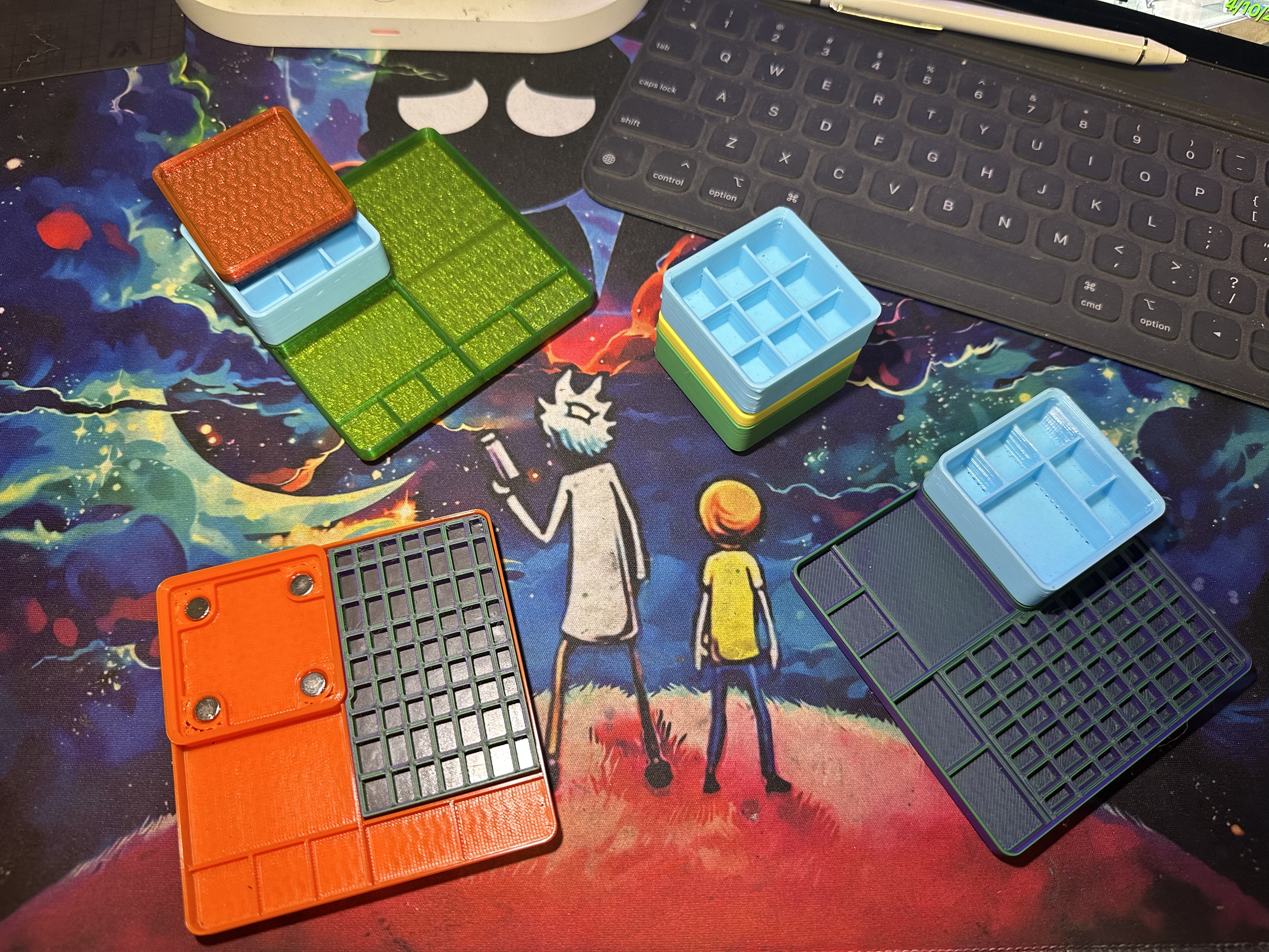 V3.1 Gridfinity Big/Small Parts Project Tray W/ 1x1 Screw Bin, 63 Slot Grid Magnet Tray & Stackable Lid