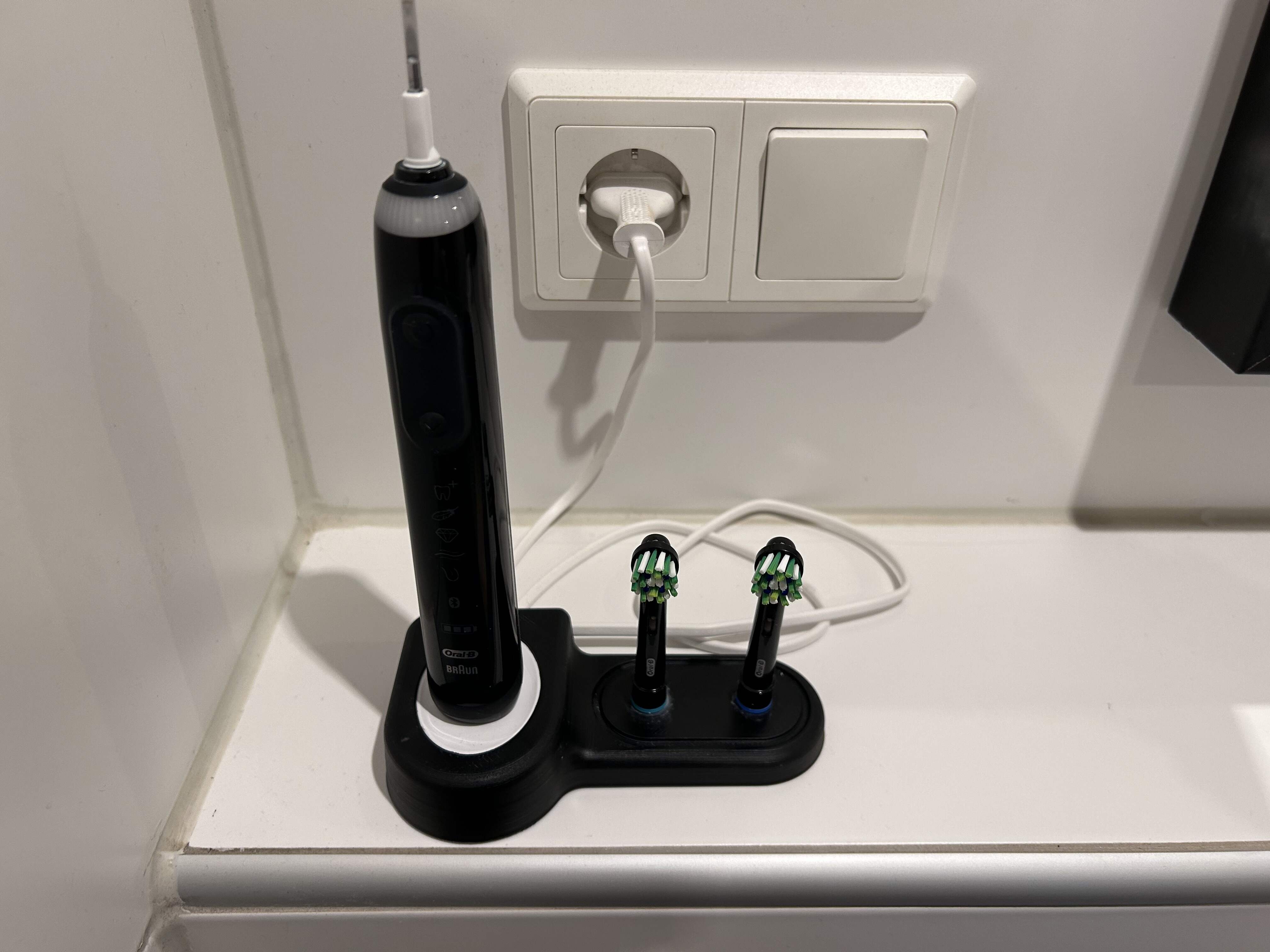 Oral-B Toothbrush Stand - photo 2