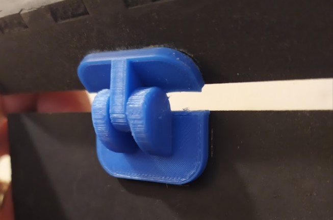 Simple small hinge - one piece