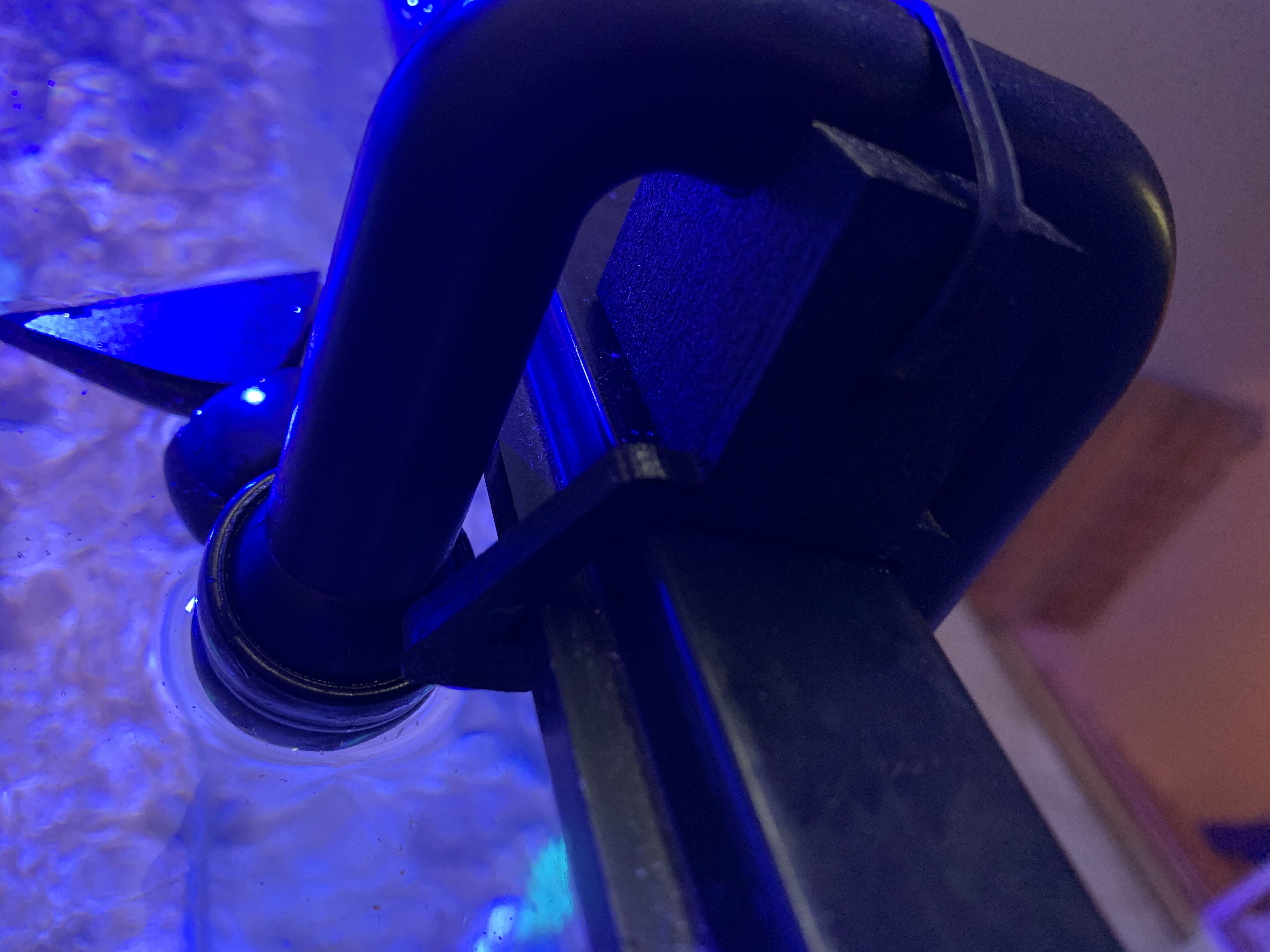 Aquarium Rim Clamp for Duck Bill Return Hose - photo 3