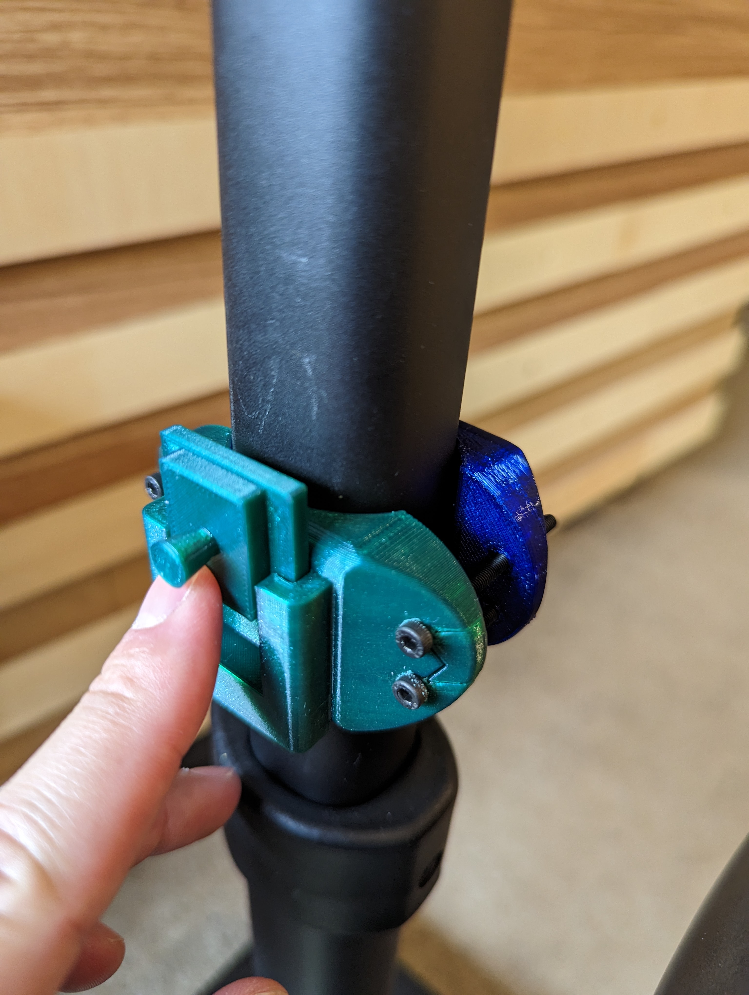 Pole Clamp with Slide-in Slot