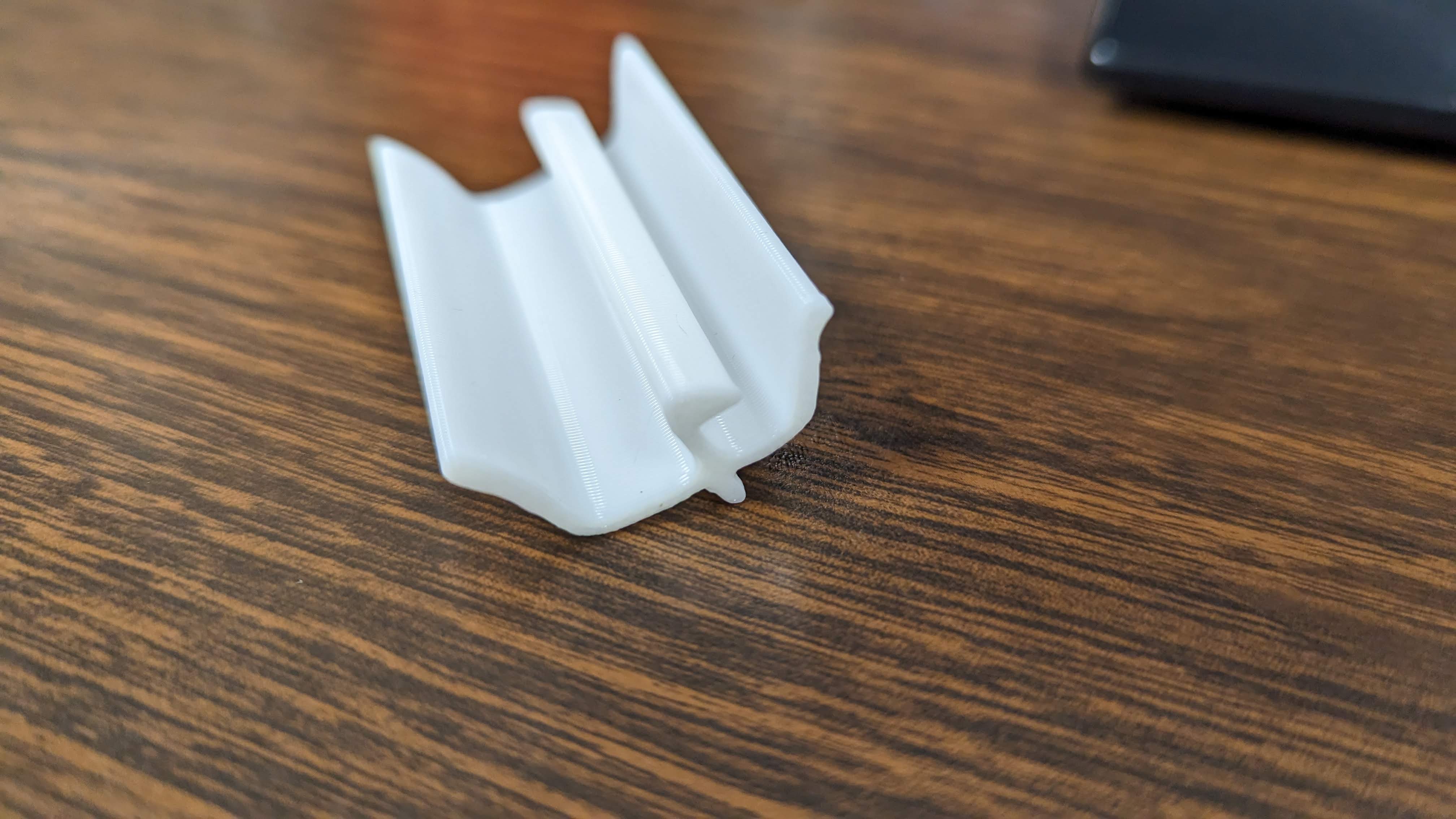 Screendoor window retainer clip