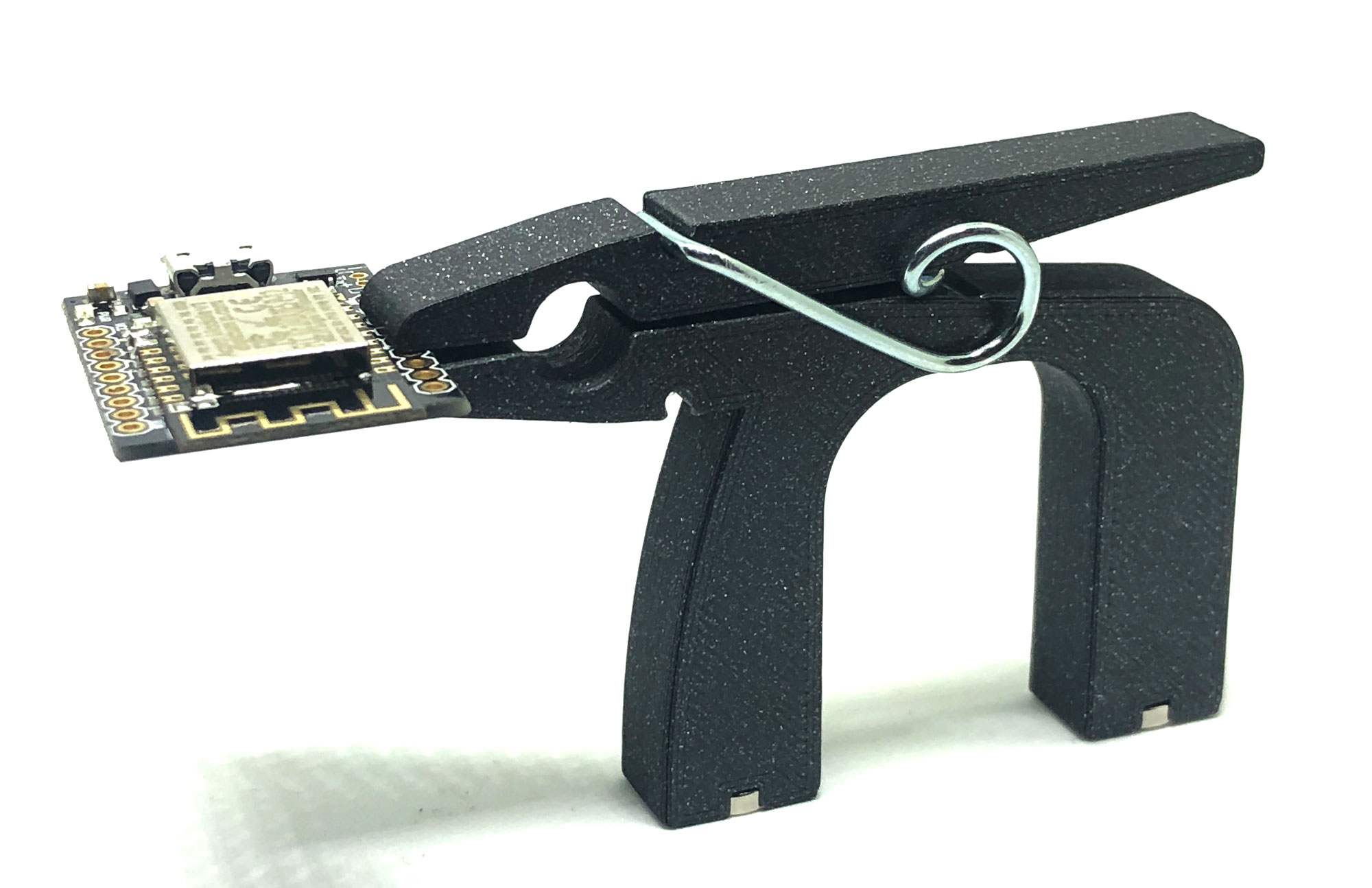 Helper clip "Muraffe" with magnetic feet using clothespin spring - photo 3
