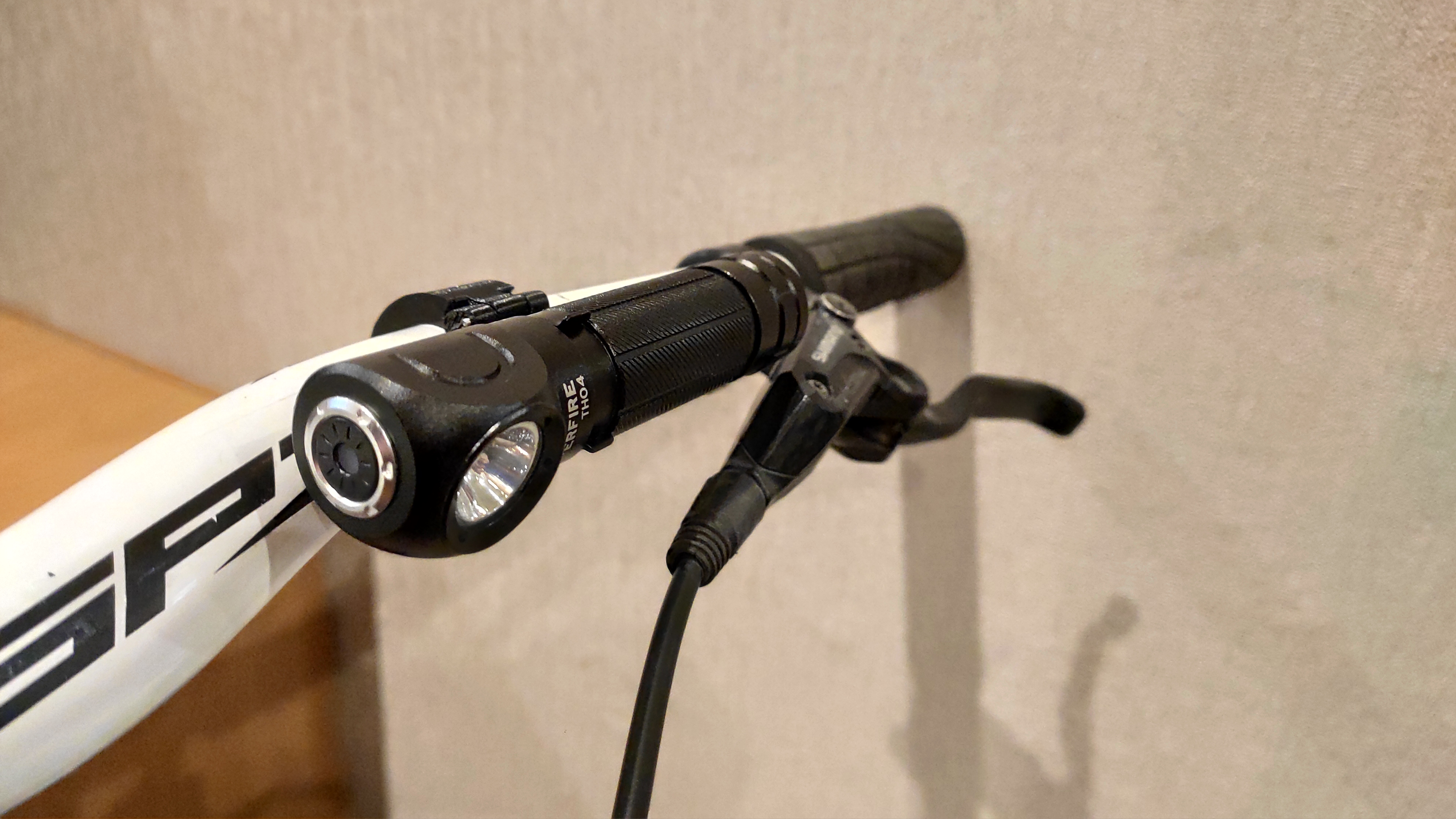 Headlight LED torch clamp mount for bicycle - photo 2