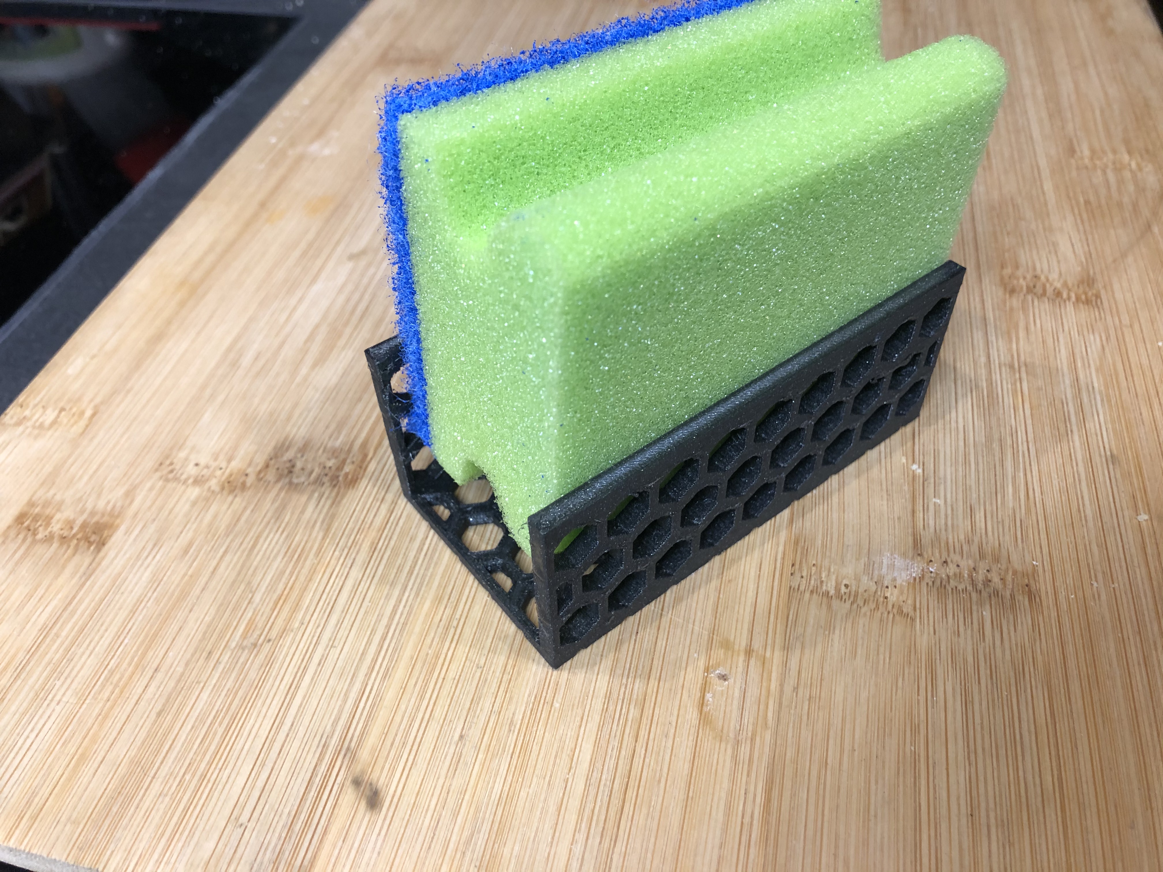 Sponge-Dryer for kitchen sponge with drainage system