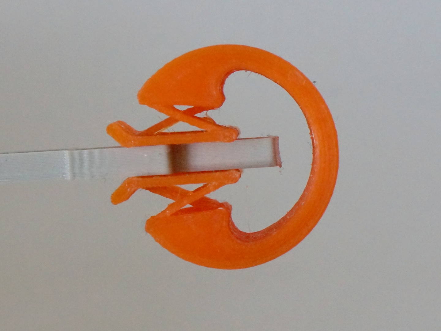 Compliant parallel Clamp