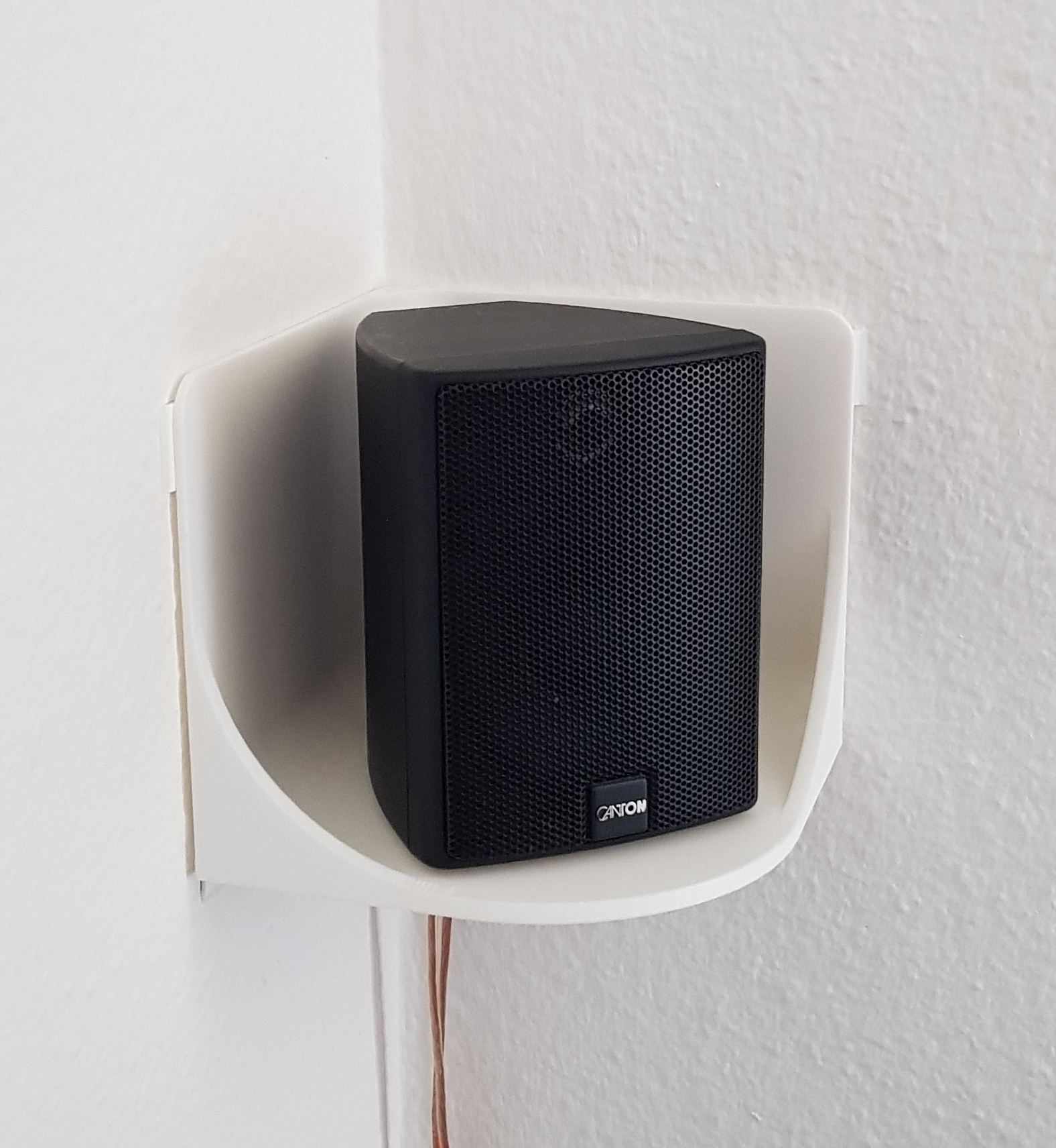 Speaker corner holder / shelf